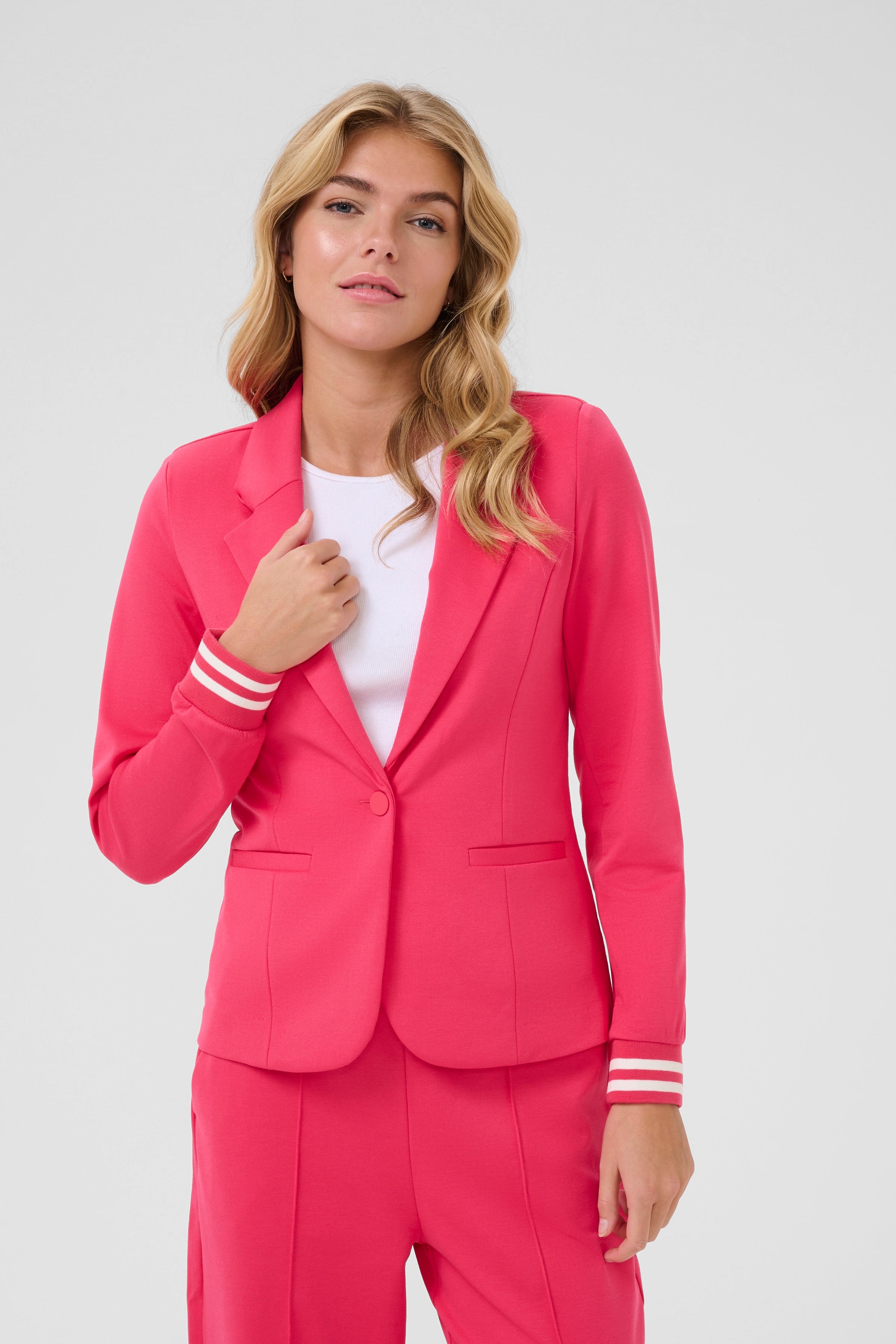 KAKinnie Blazer LOOKBOOK FRONT 10550800-107980