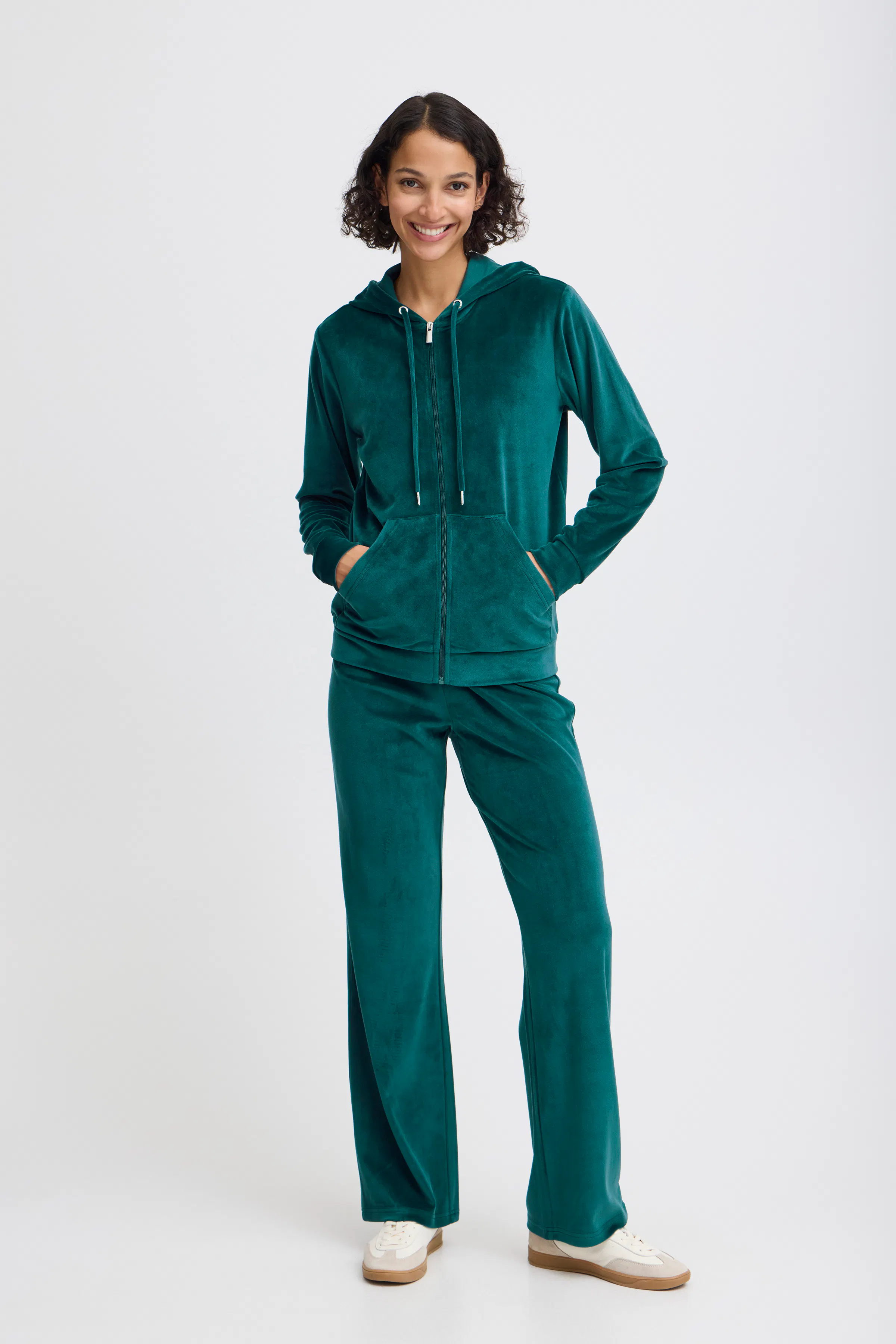 BYSTILLA Veloursett LOOKBOOK FRONT 20816019-195030