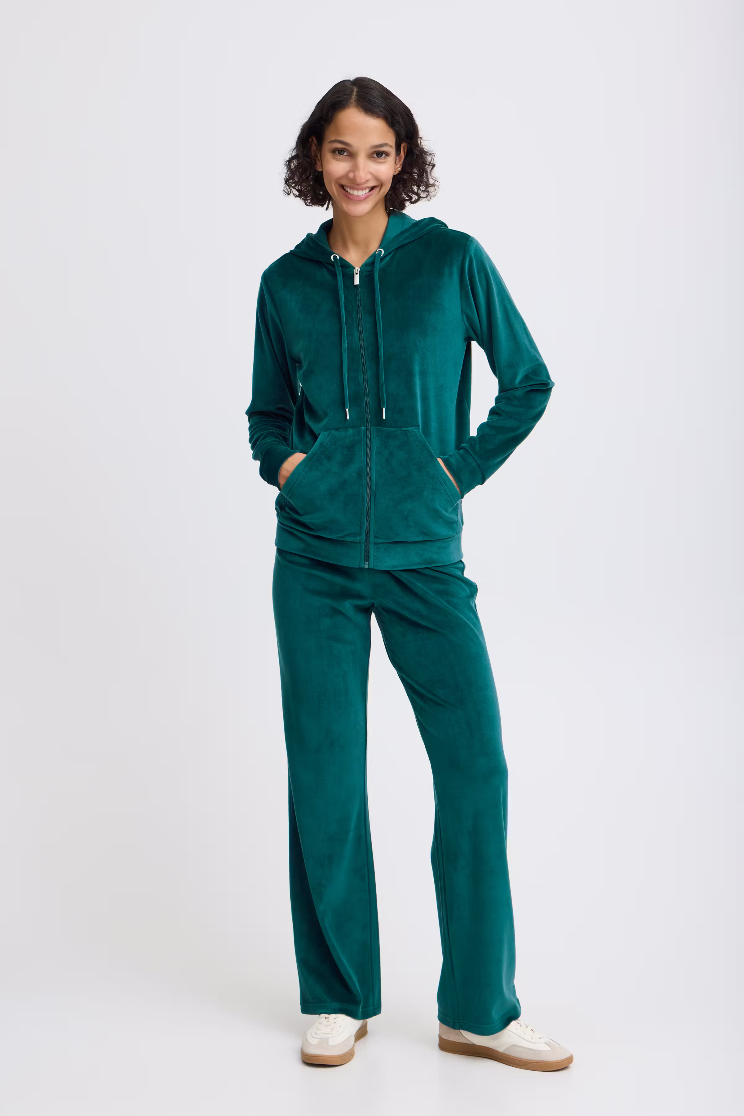 BYSTILLA Veloursett LOOKBOOK FRONT 20816019-195030