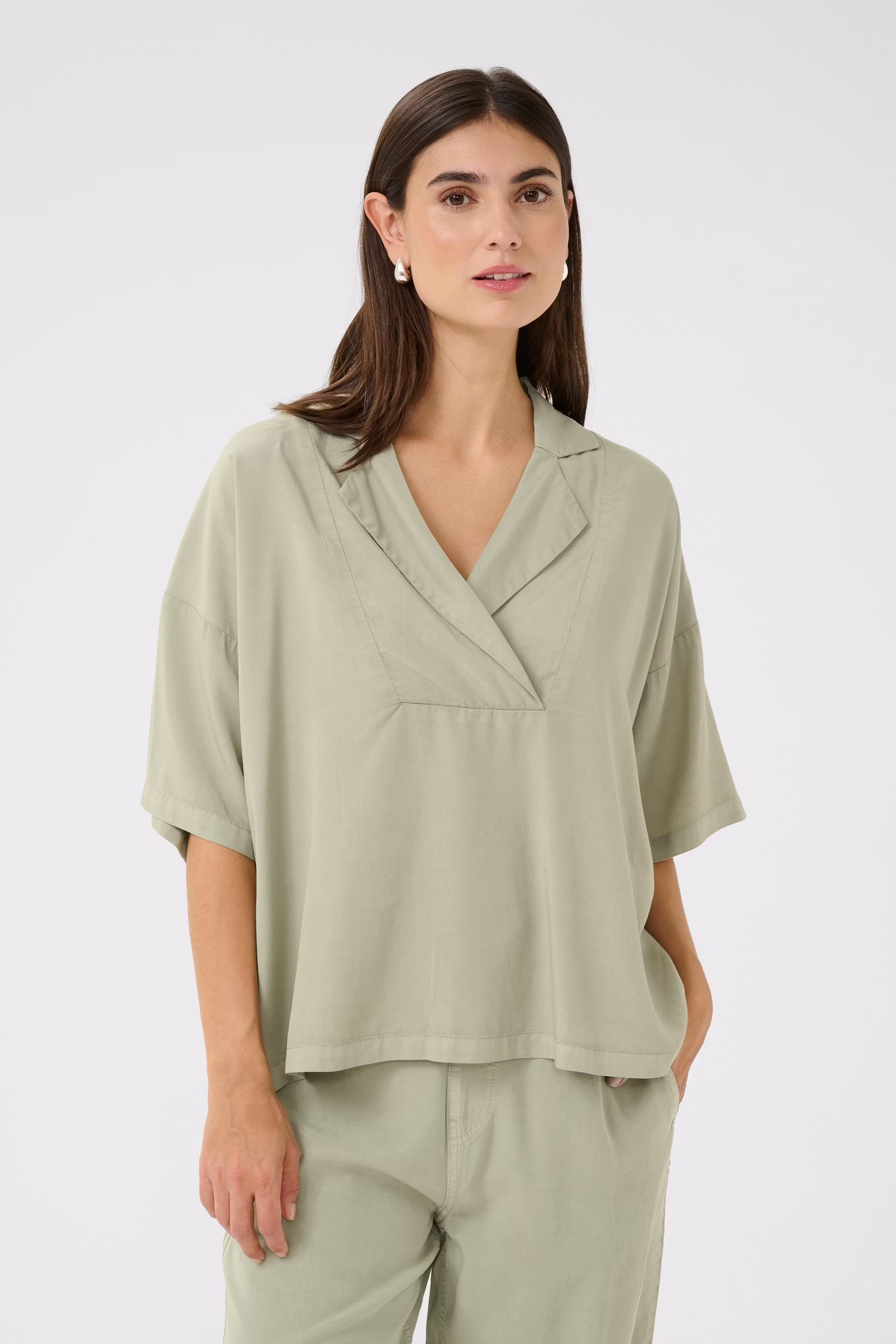 CUclarina Bluse LOOKBOOK FRONT 50111810-166008