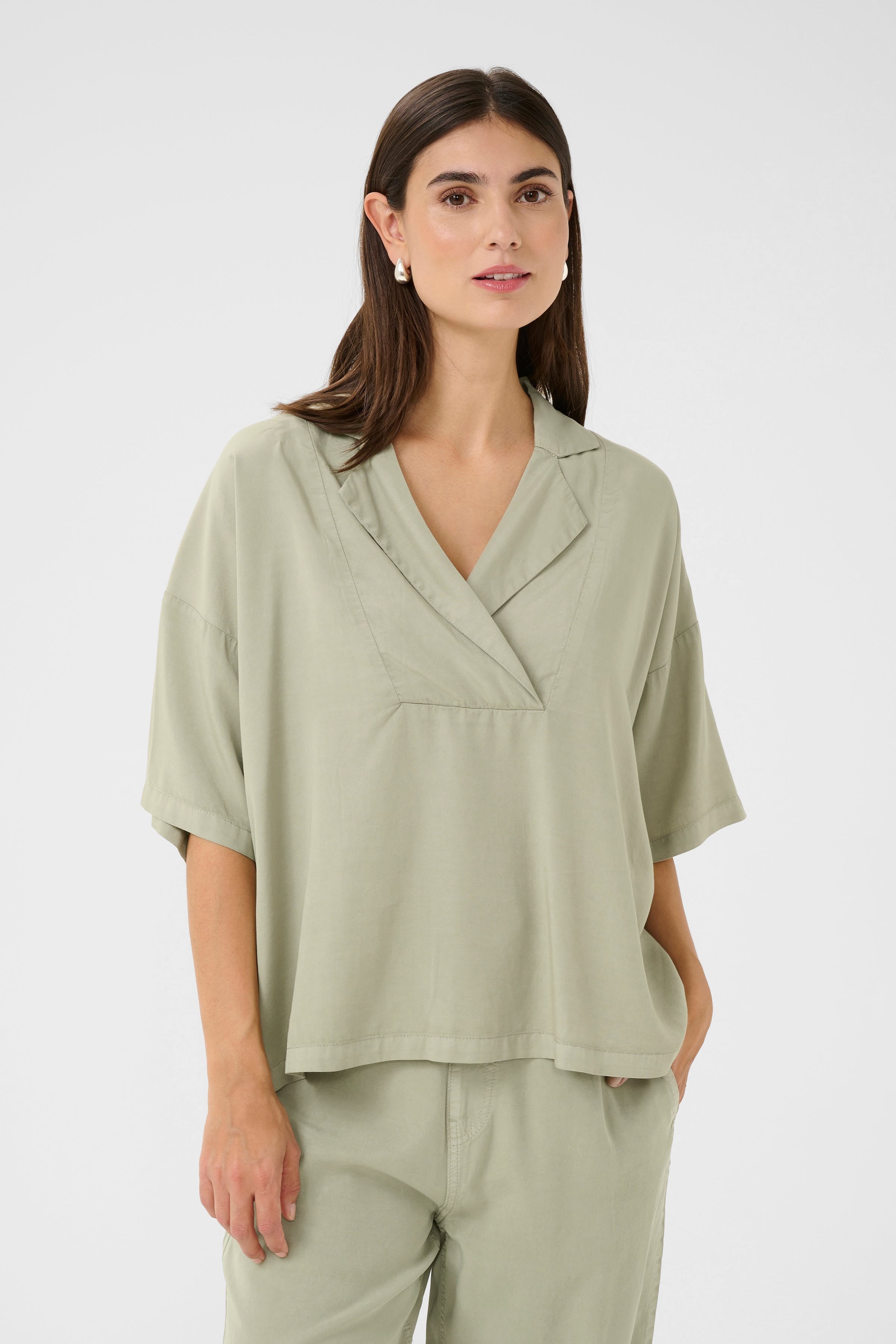 CUclarina Bluse LOOKBOOK FRONT 50111810-166008