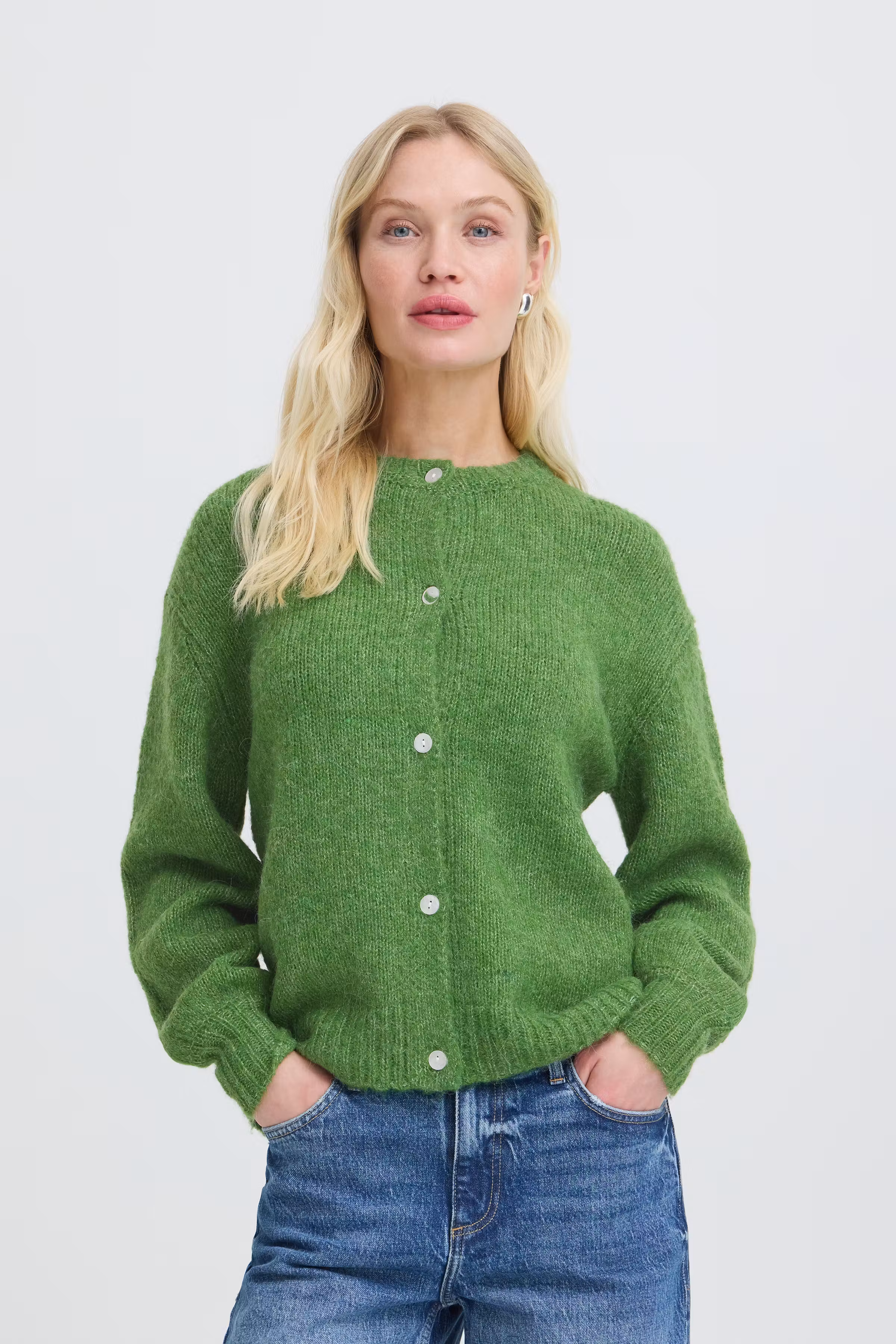BYOTIA Cardigan LOOKBOOK FRONT 20819108-180125