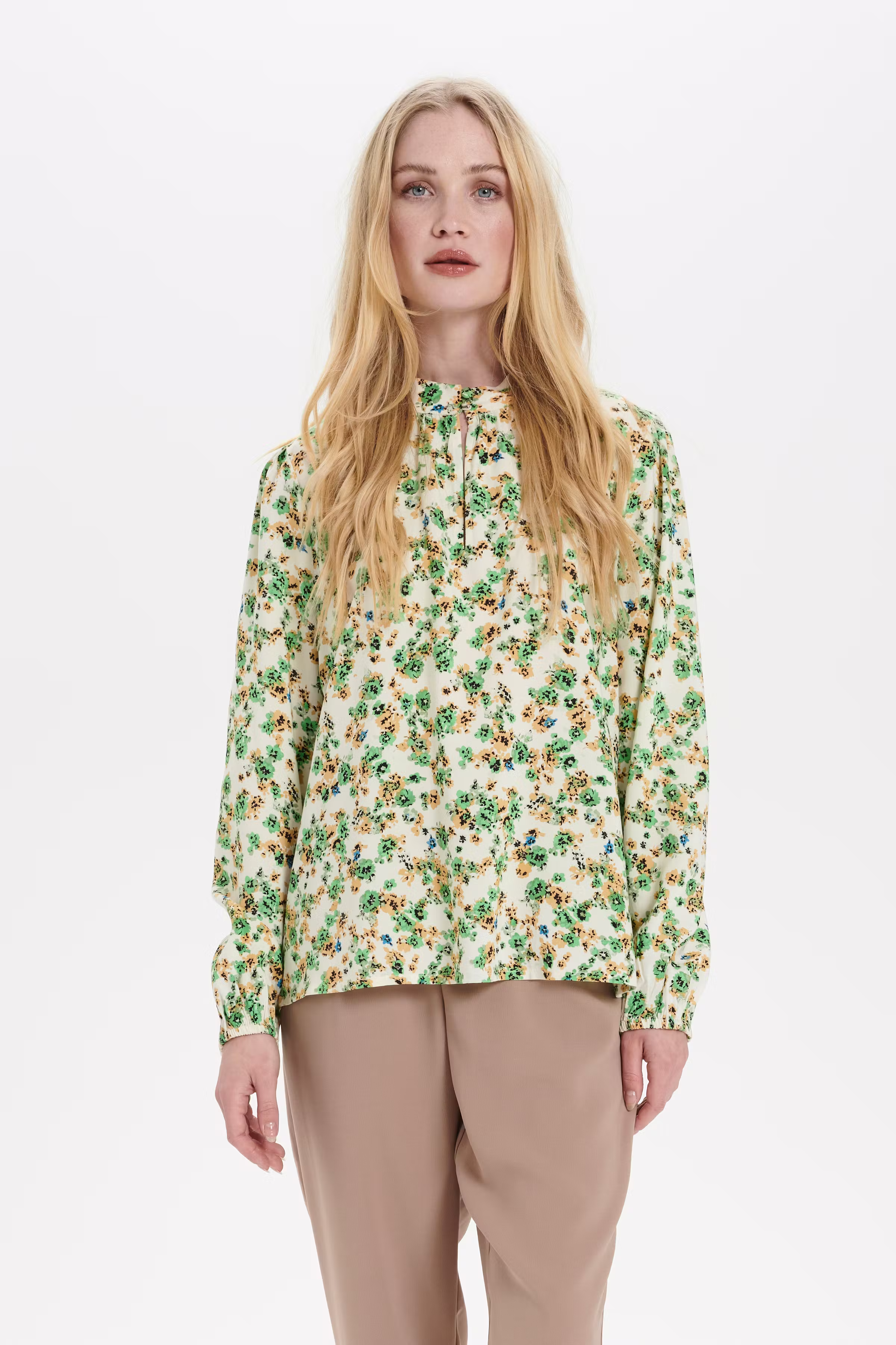 LoveenSZ Bluse LOOKBOOK FRONT 30511824-600327