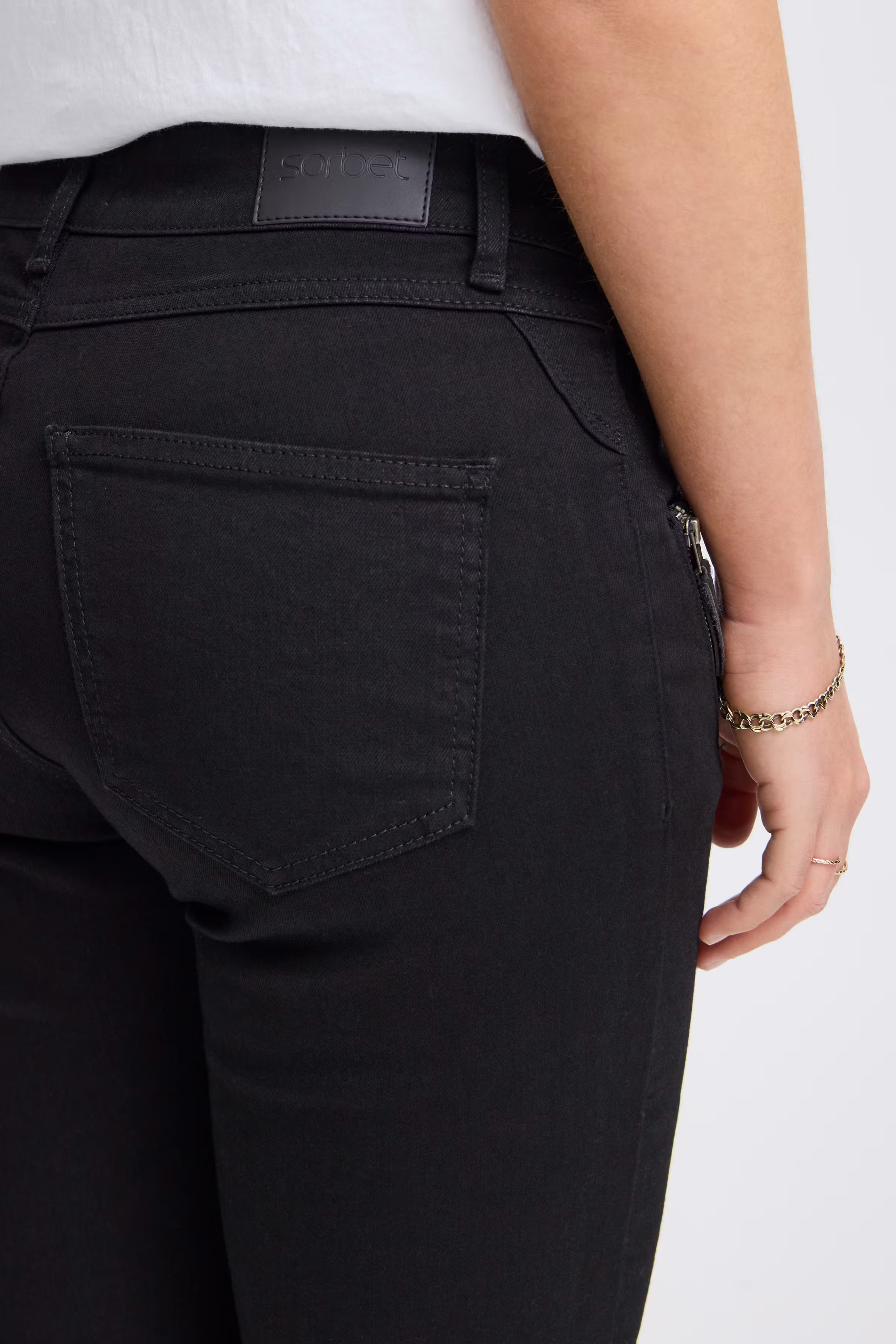 SBYELLOWSTONE Jeans LOOKBOOK DETAIL 22100363-203663