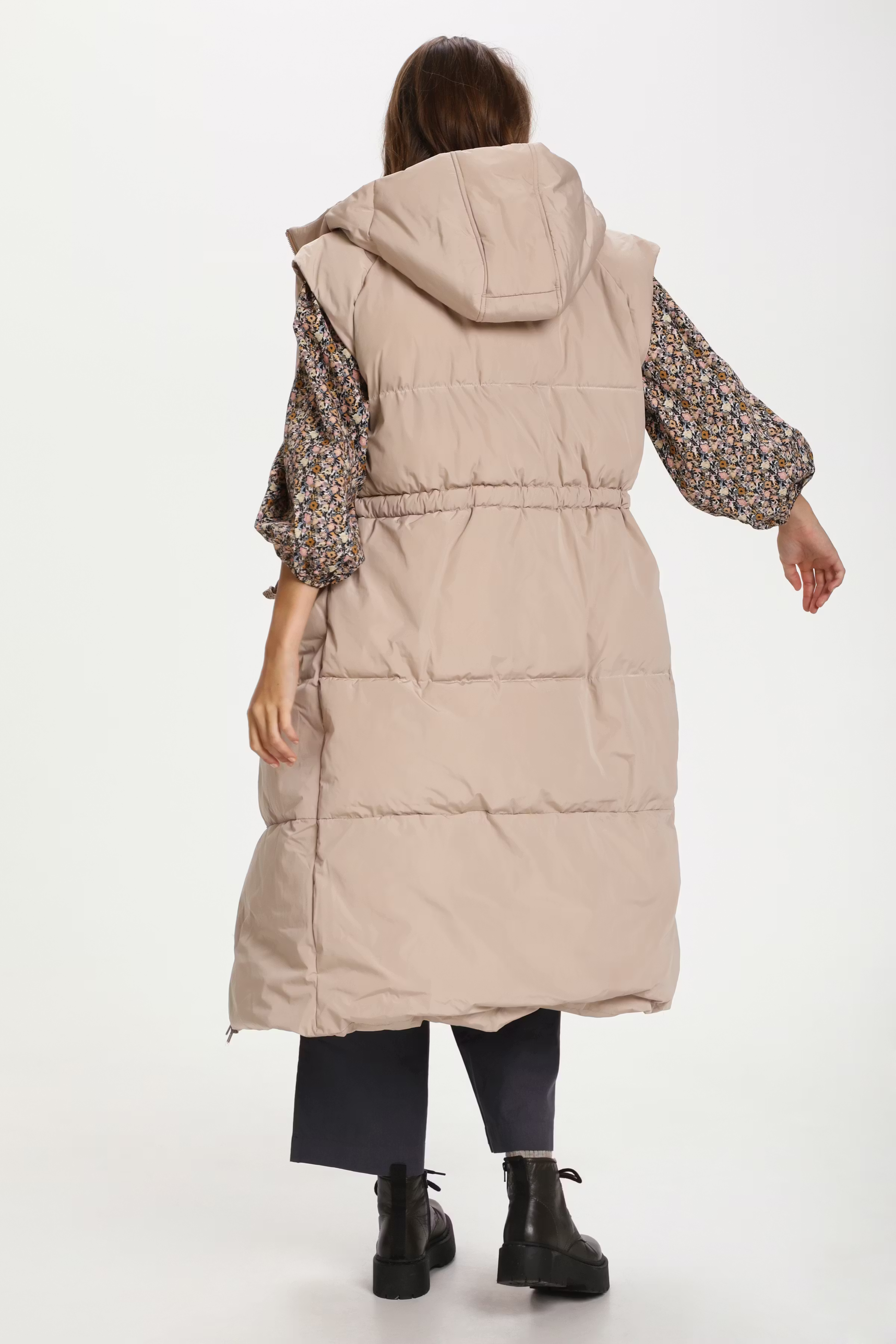  HellaSZ Vest

 LOOKBOOK BACK 30511214-161210