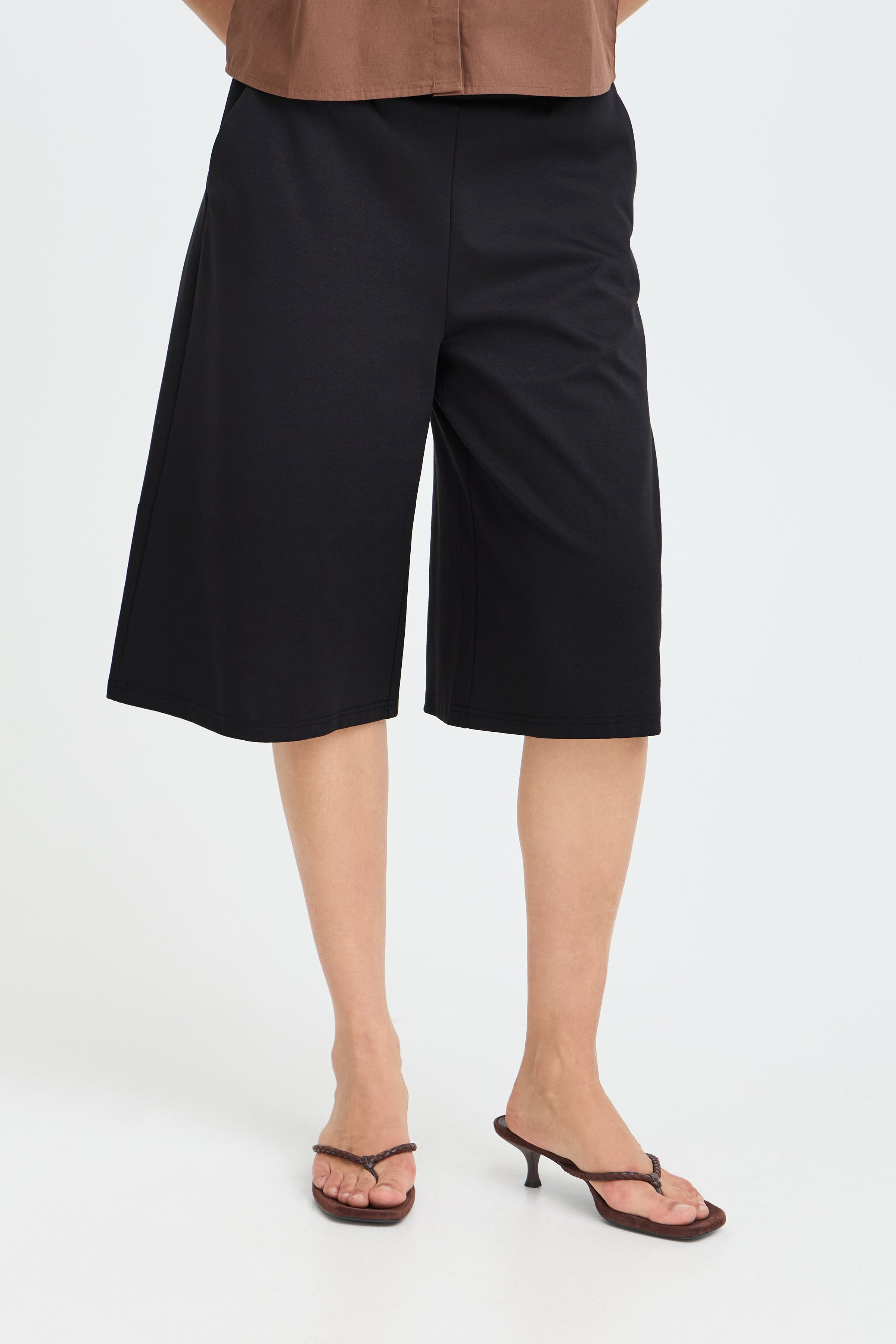 IHKATE Shorts LOOKBOOK FRONT 20128328-194008