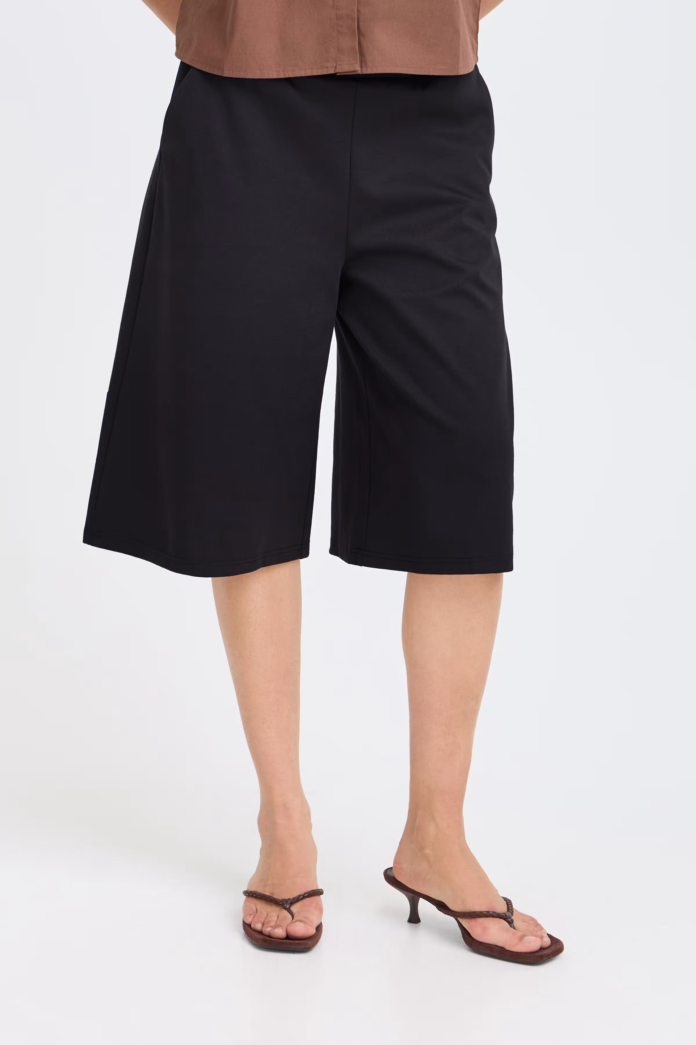 IHKATE Shorts LOOKBOOK FRONT 20128328-194008