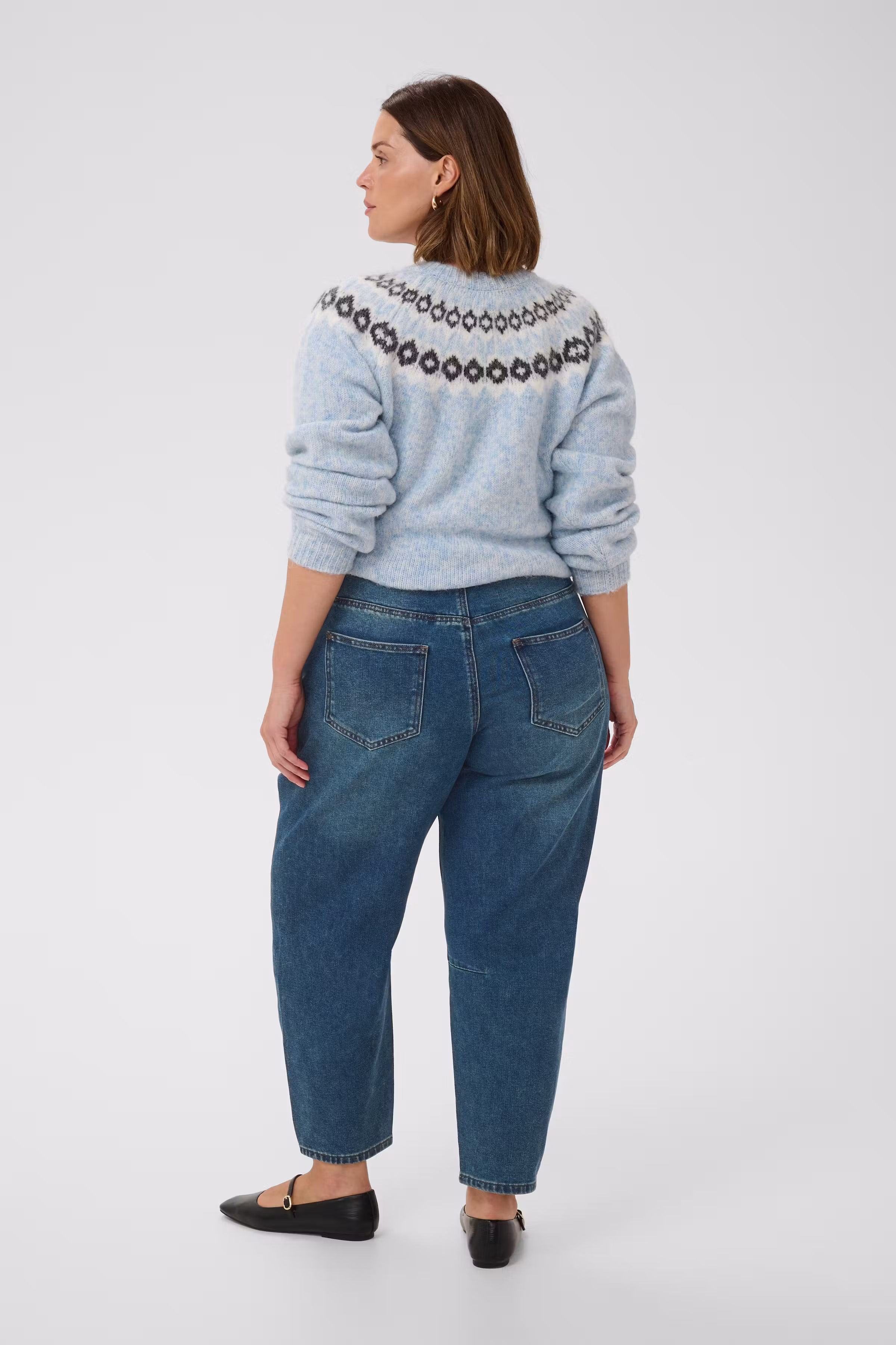 KCninna Cropped Barrel Jeans LOOKBOOK BACK 10584035-110018