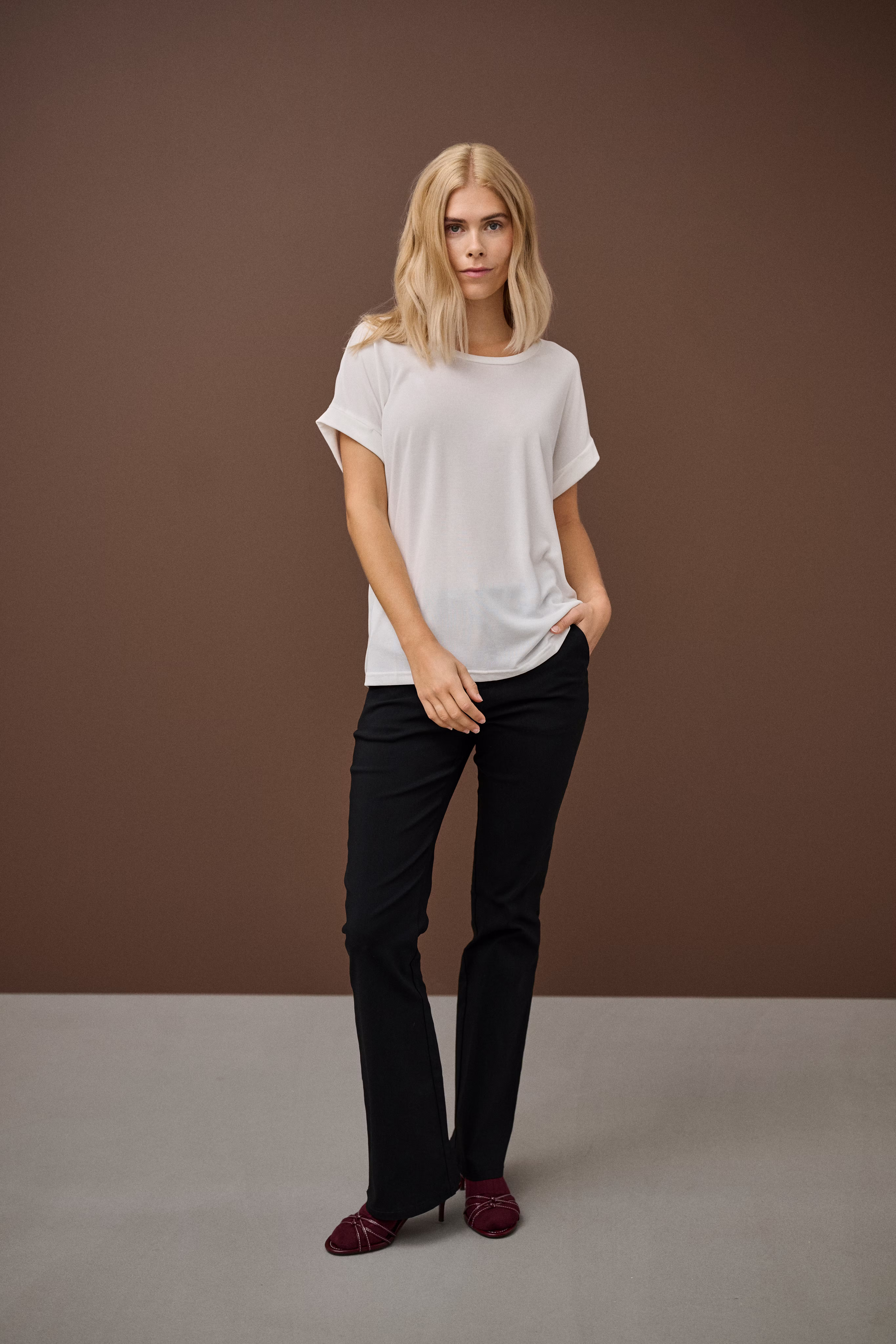 Kajsa T-shirt LOCATION NONE 50103468-5102104