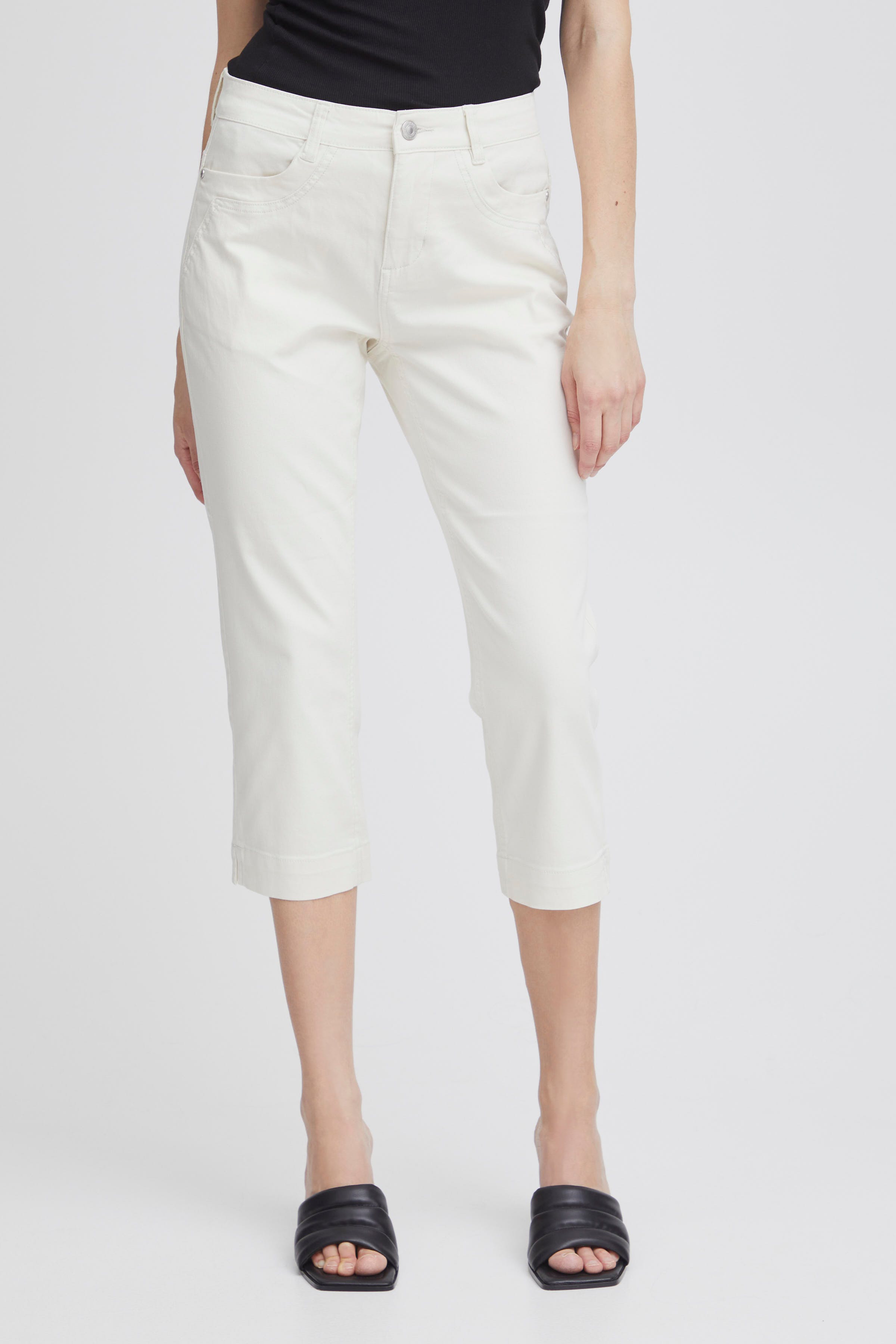 FRFOTWILL Caprihose LOOKBOOK FRONT 20610424-120602