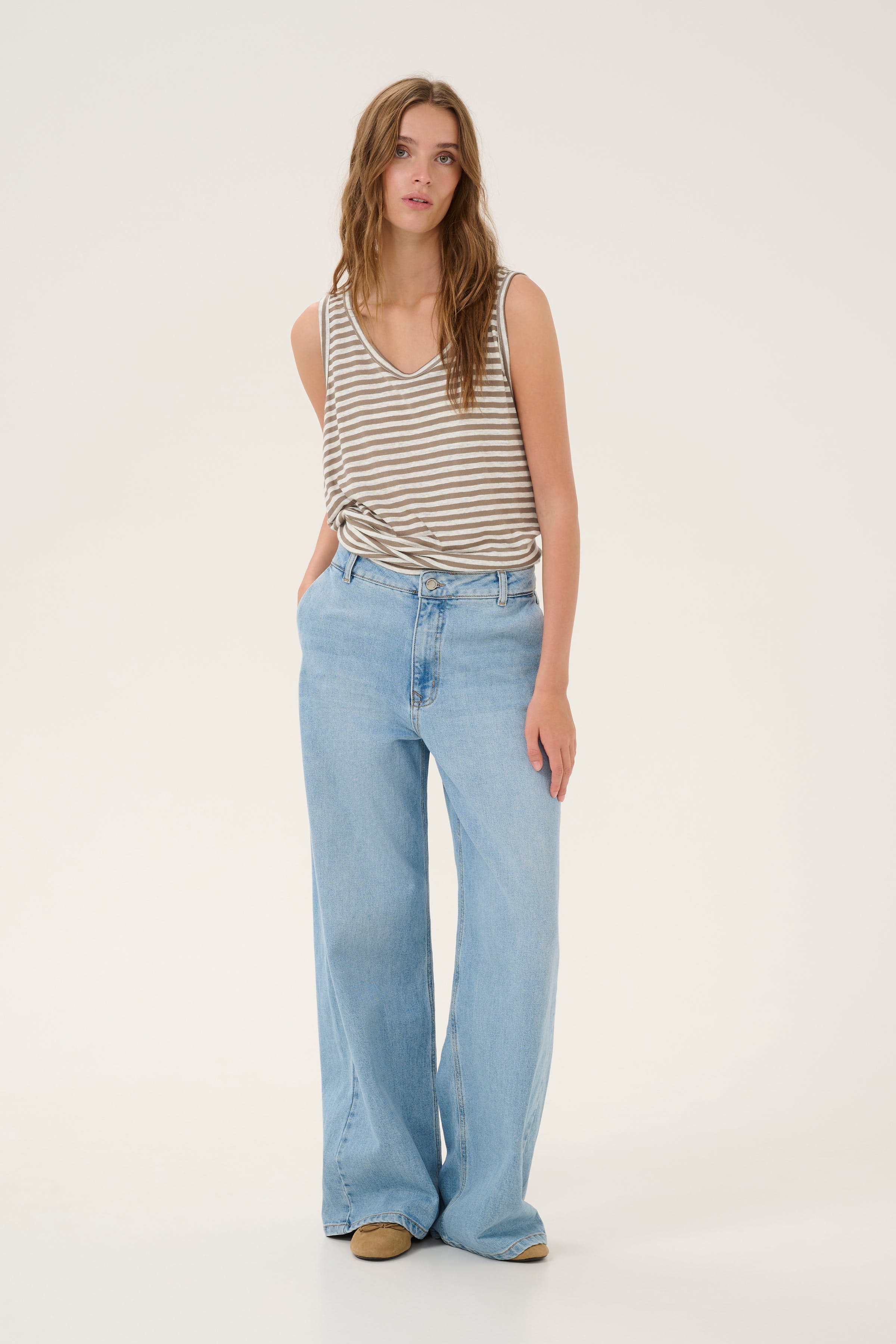 LisaMW Linen Top LOOKBOOK FRONT 10704687-107480