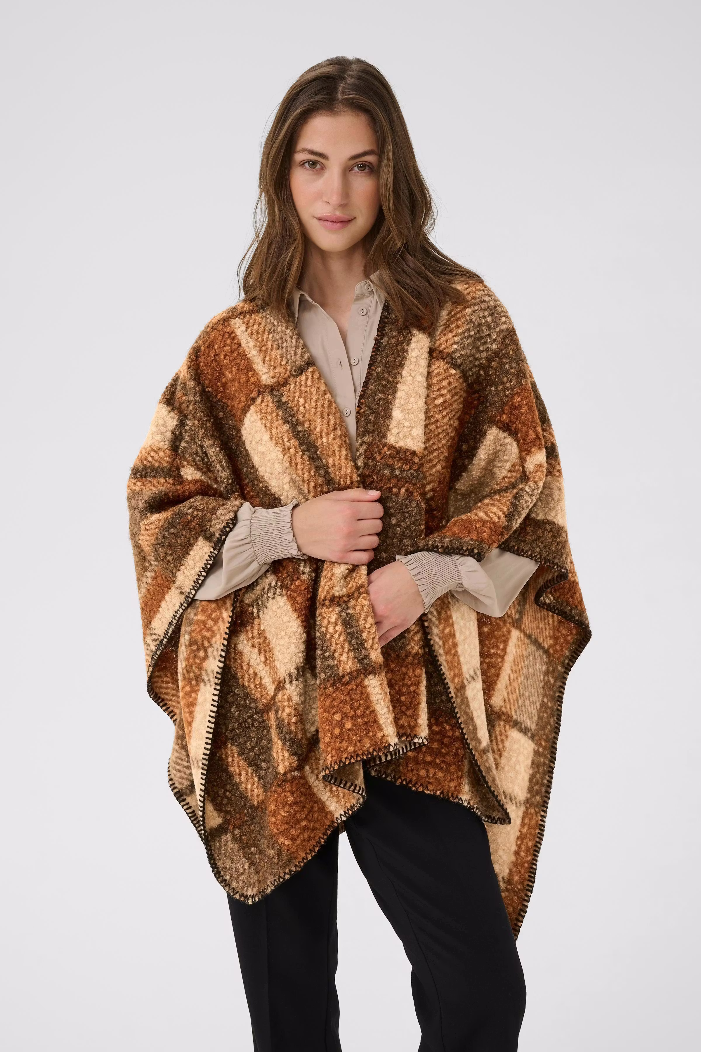 CRBlye Cape LOOKBOOK FRONT 10614289-108399