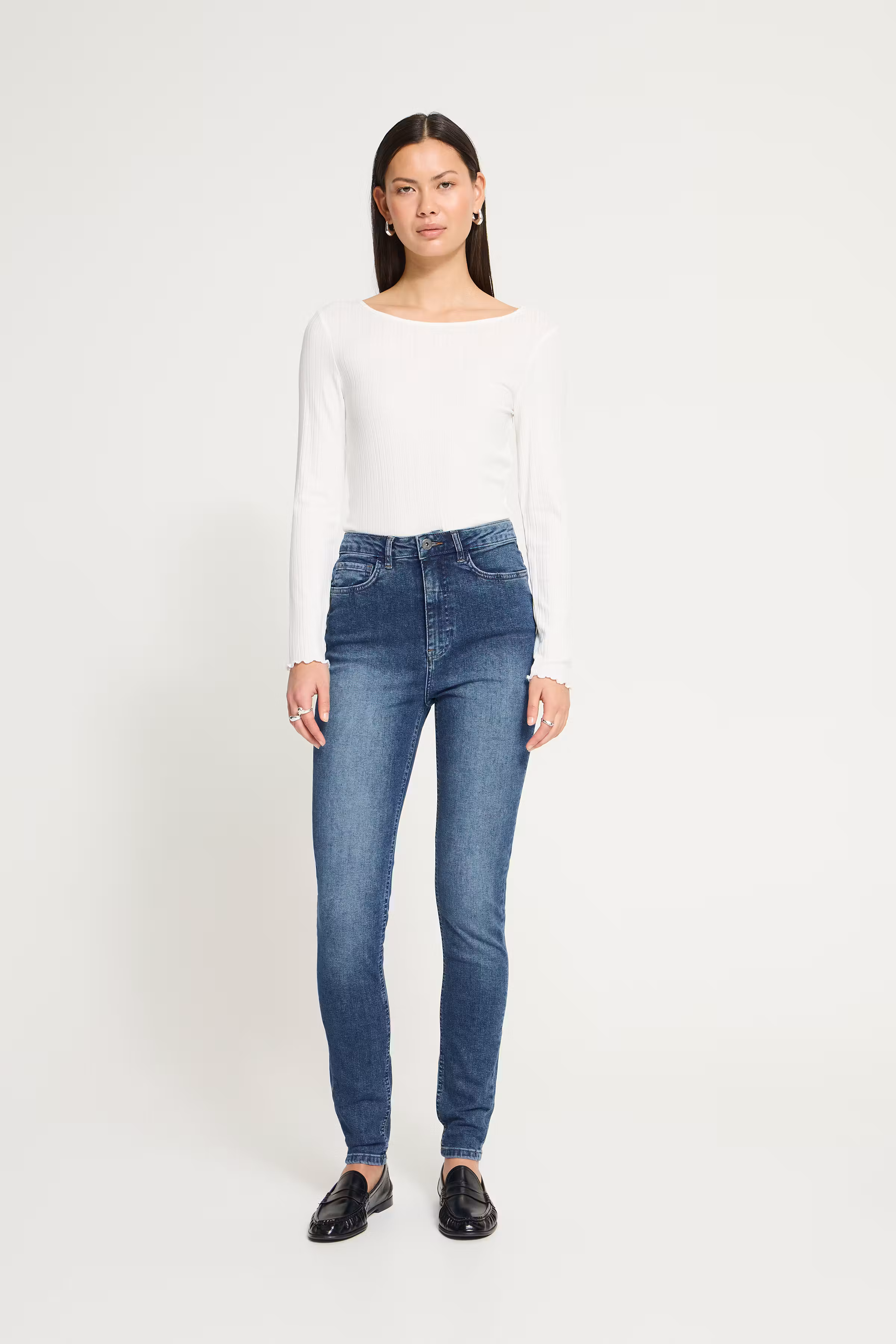 IHTWIGGY SLIM HIGHT WAIST Jeans LOOKBOOK FRONT 20122631-200339
