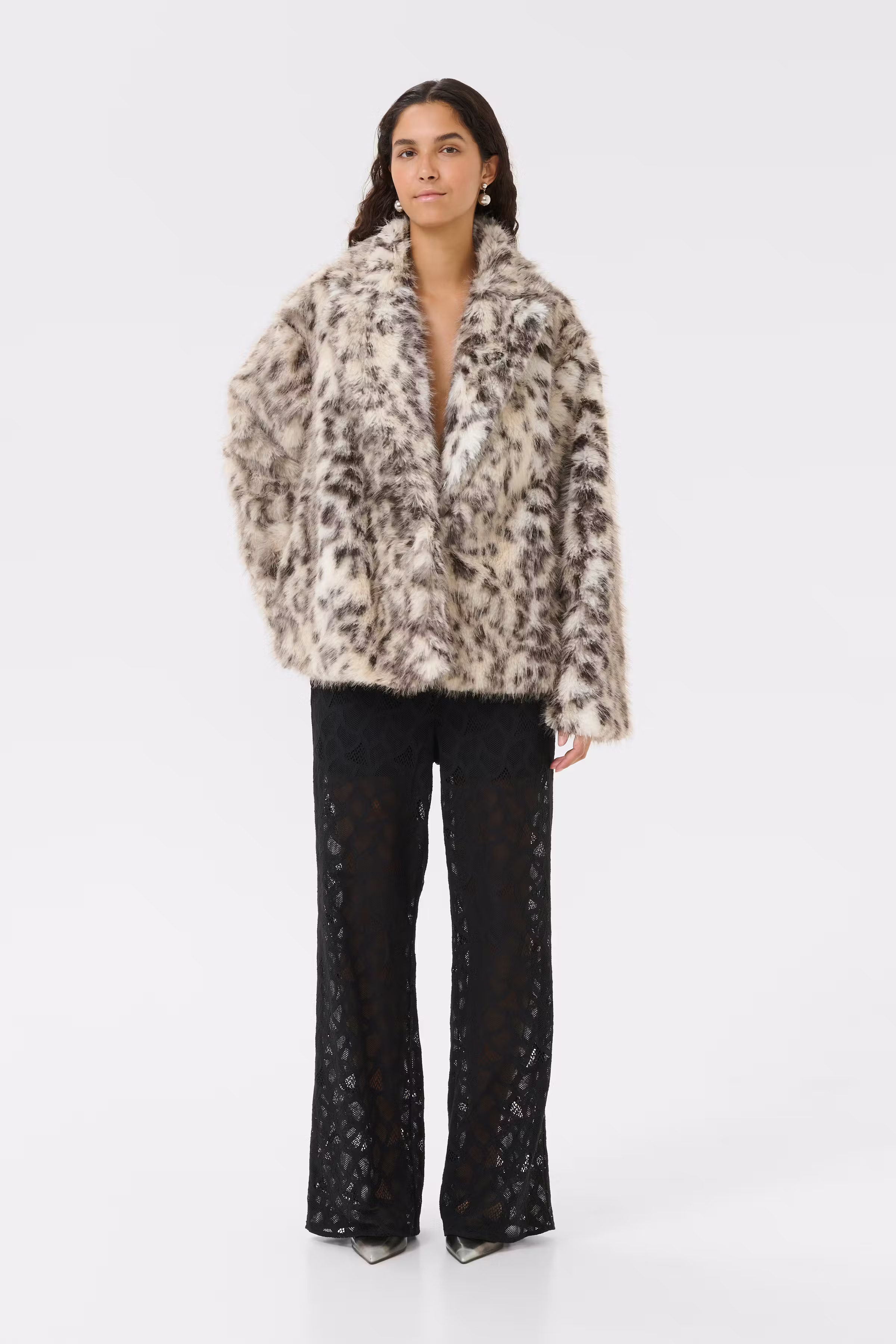 KBAmira Faux fur jacket LOOKBOOK FRONT 10105526-107934
