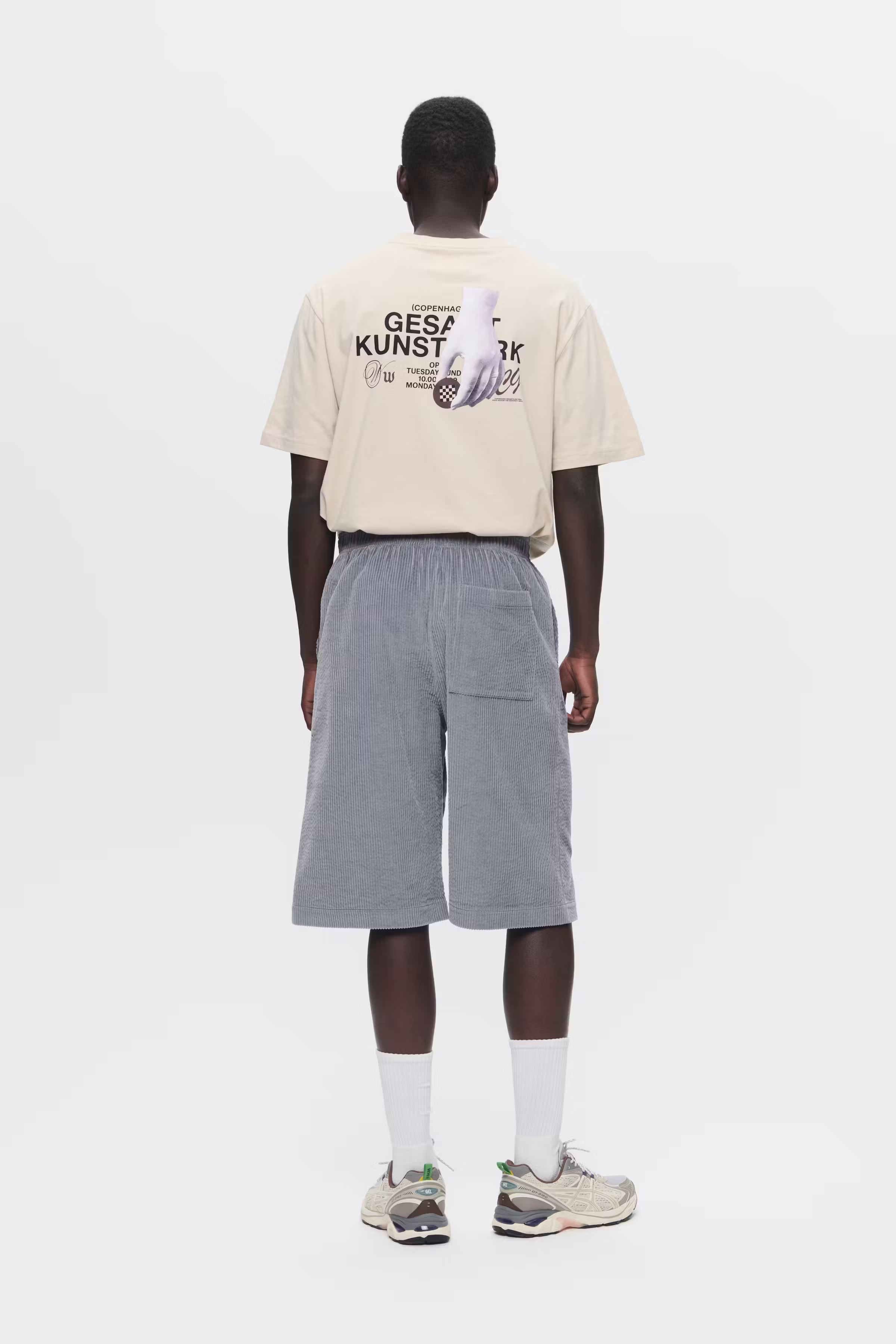 WWBrett Cord Shorts LOOKBOOK BACK 30250411-160920