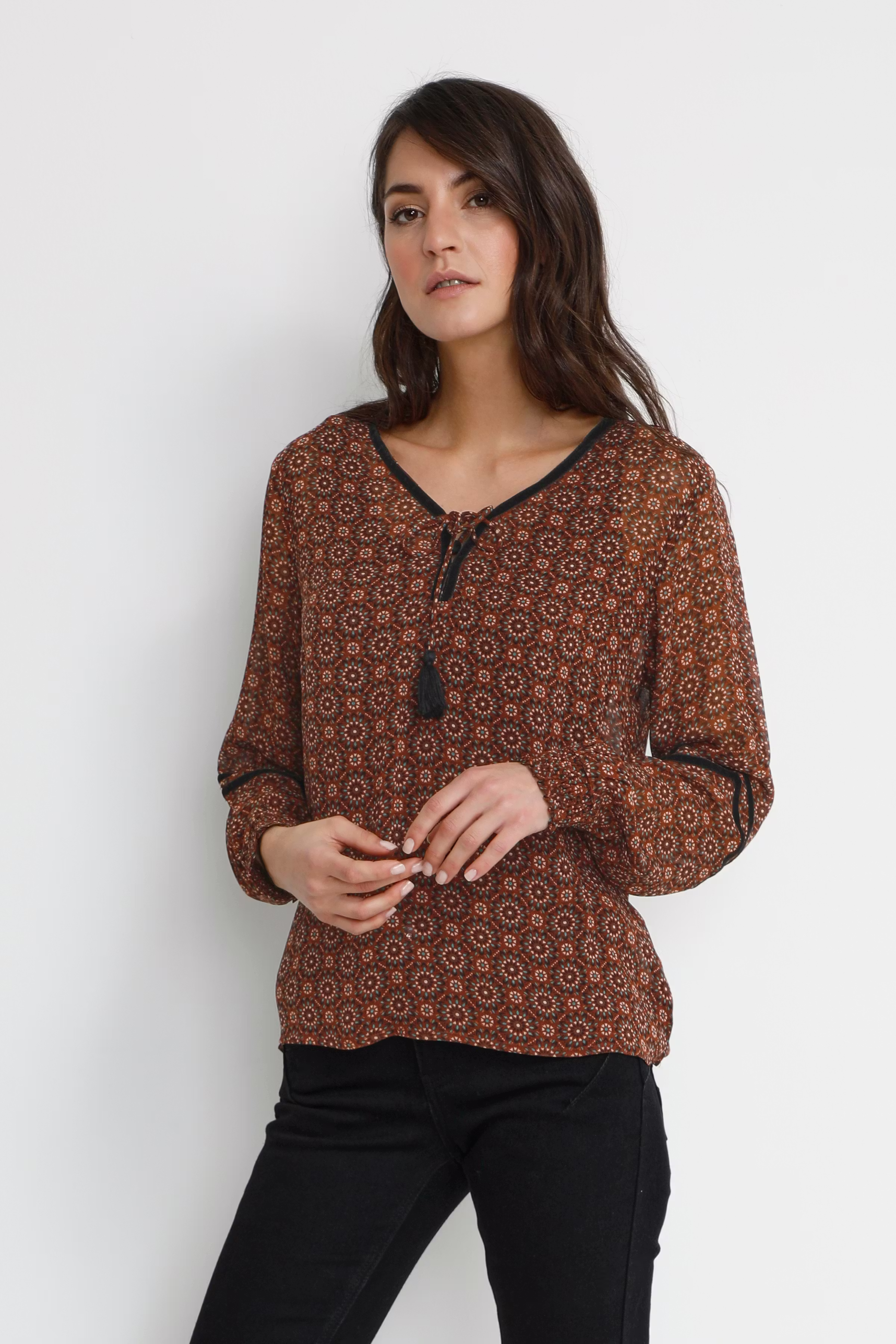 CRNinette Bluse LOOKBOOK FRONT 10610420-103373