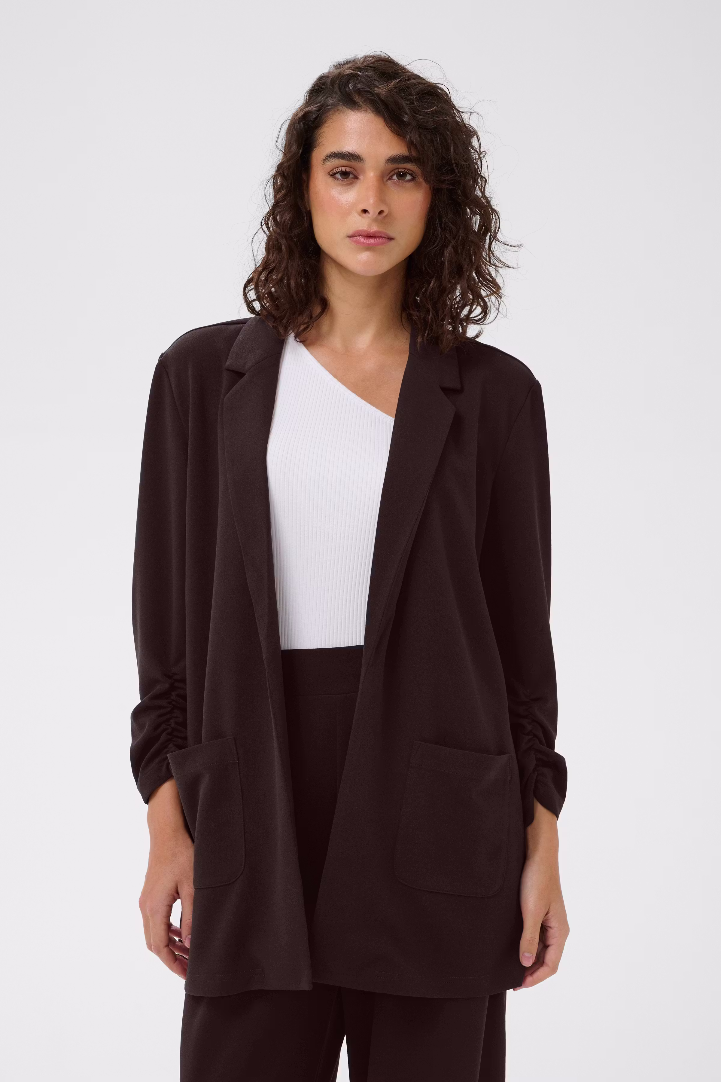 KAphoebe Blazer LOOKBOOK FRONT 10511489-190915