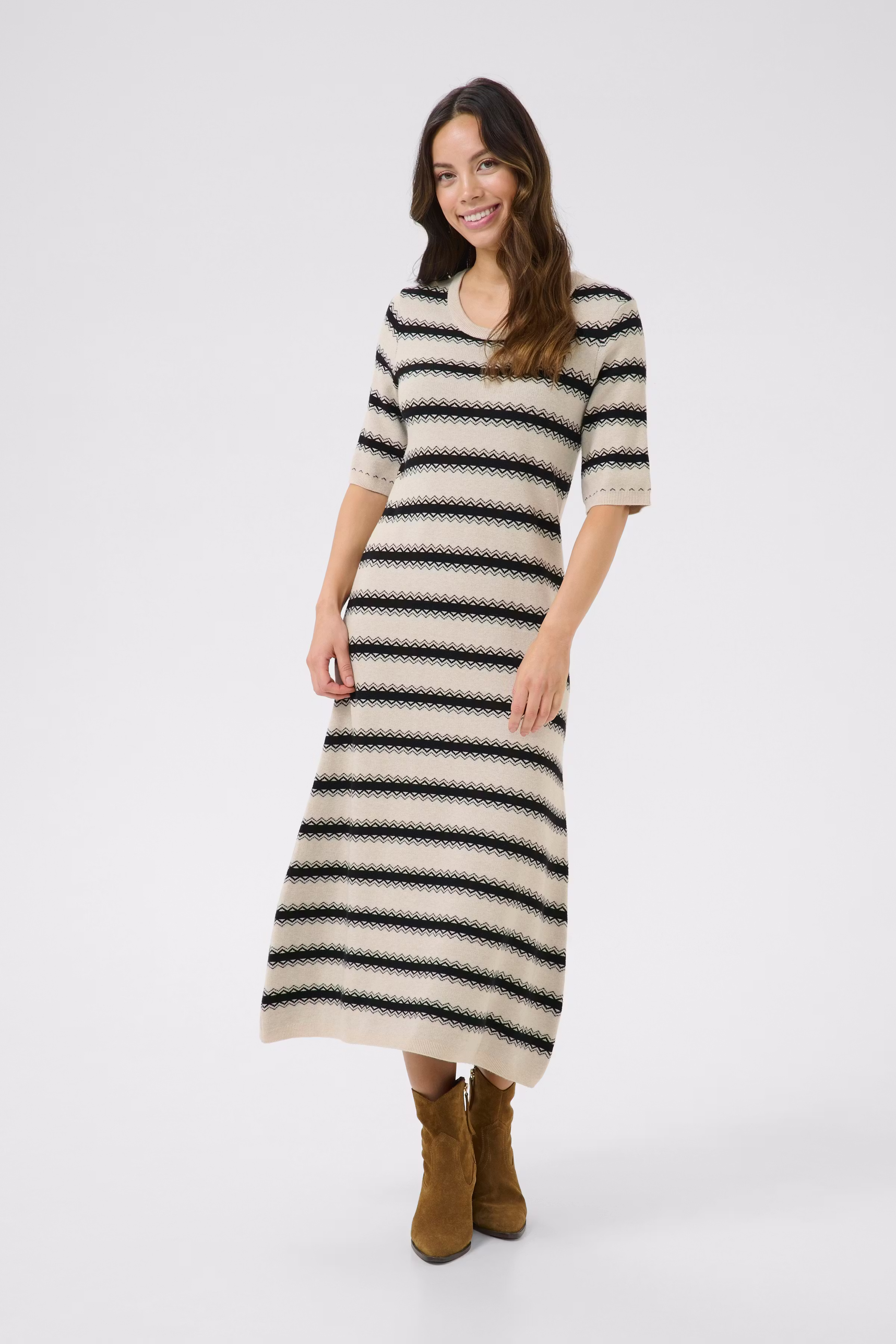 CRDela Kleid LOOKBOOK FRONT 10613931-107937