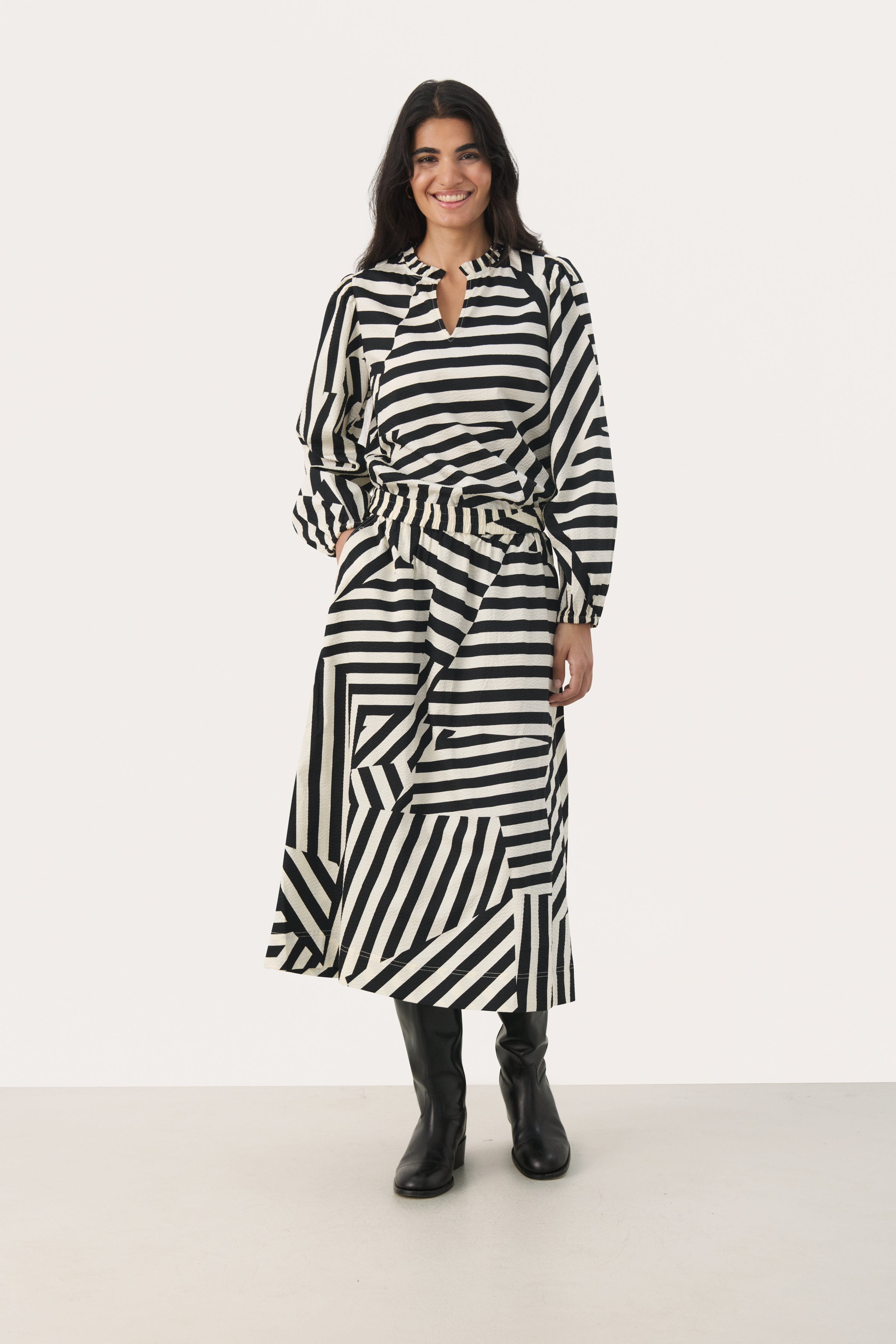 EmmelinePW Skirt LOOKBOOK BACK 30309594-302748