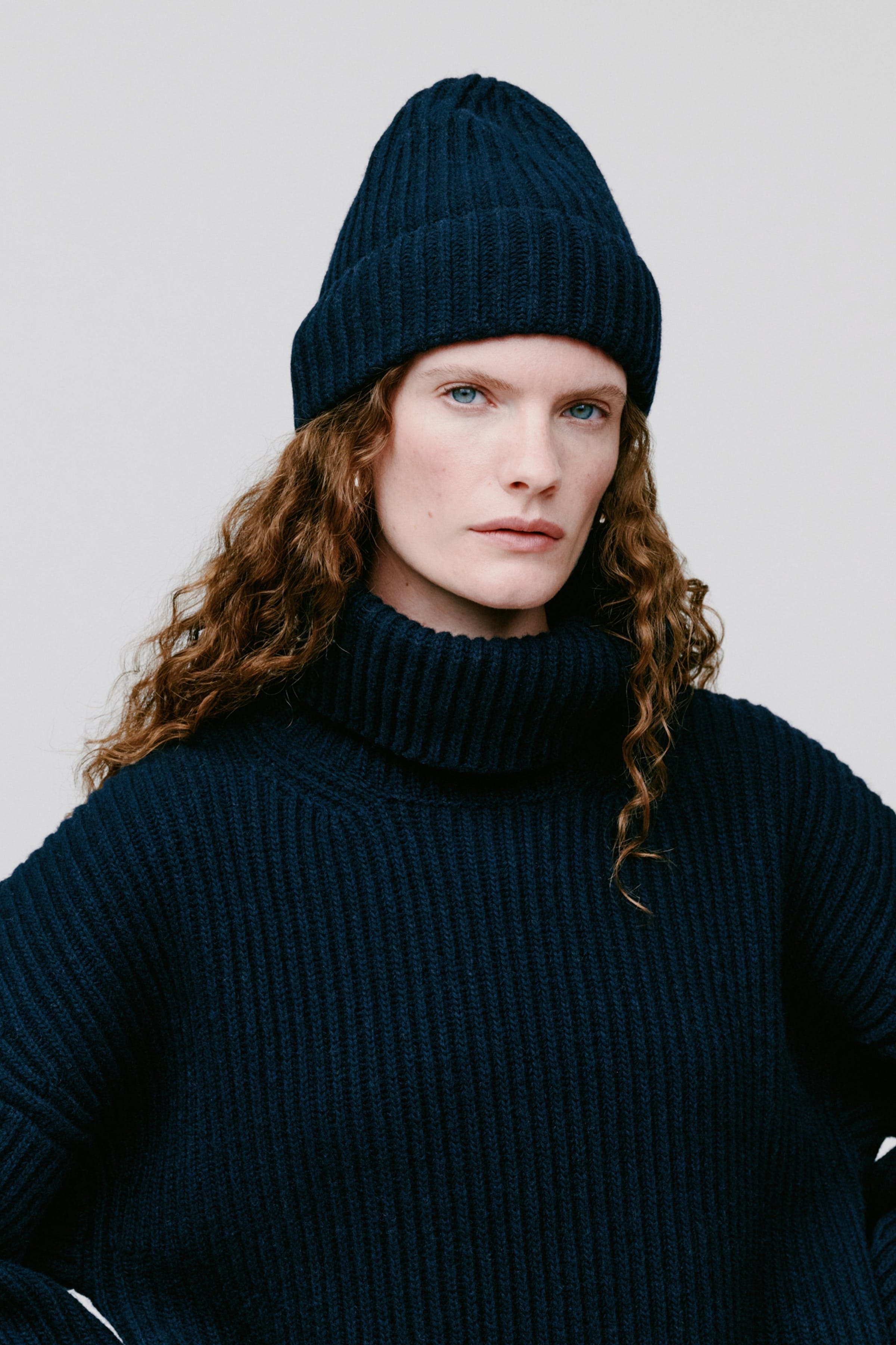 AMBER BEANIE LOOKBOOK FRONT 30600716-BL900