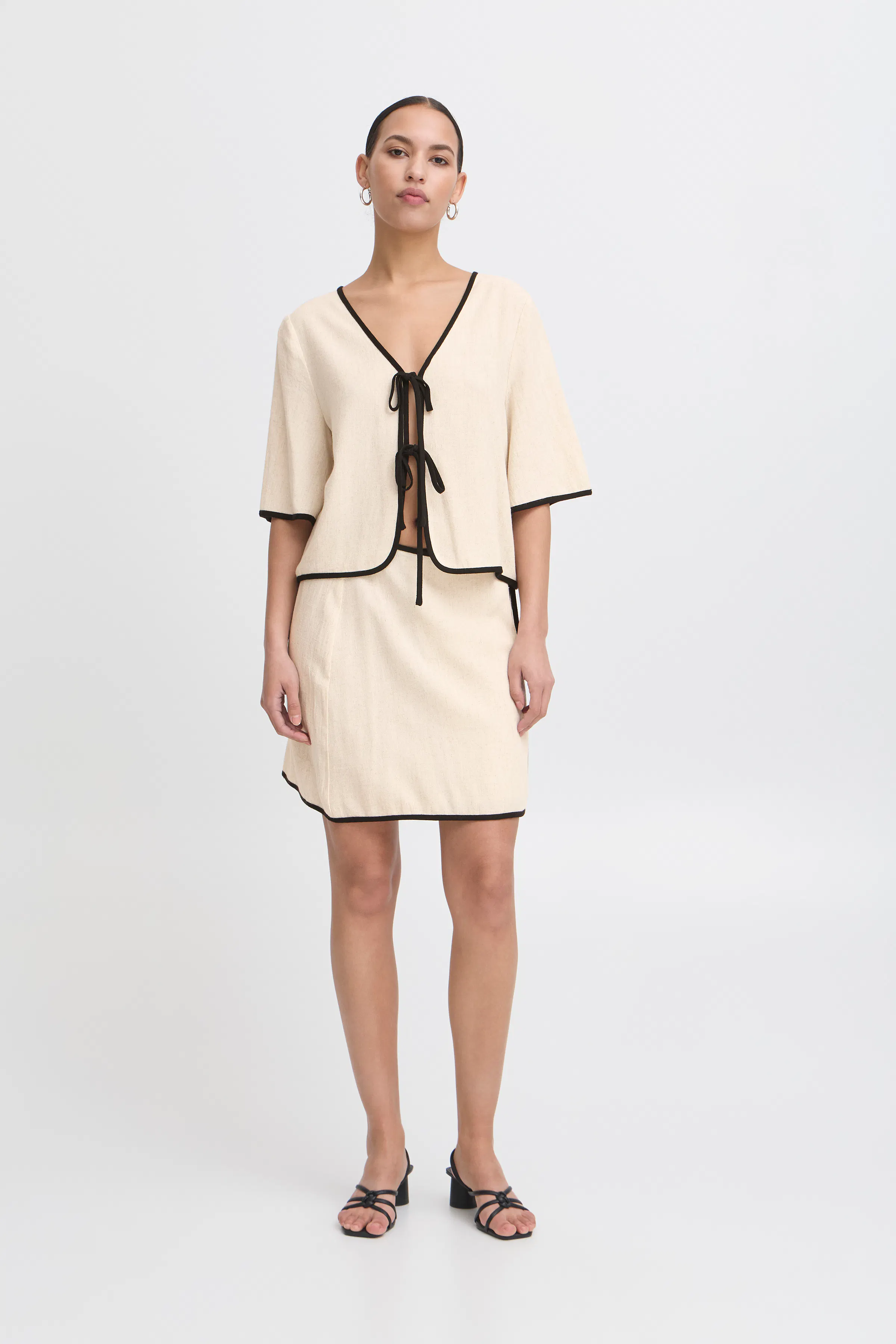 IHTACITA Rock LOOKBOOK FRONT 20123341-1309071