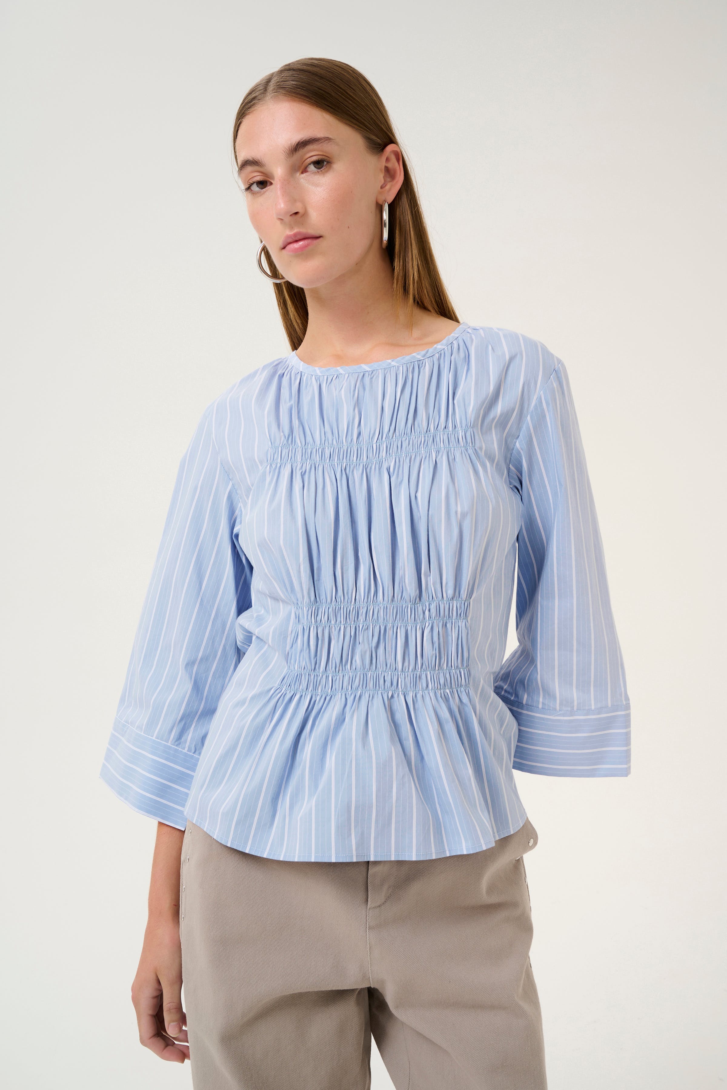 KBTessa Blus LOOKBOOK FRONT 10105308-107038