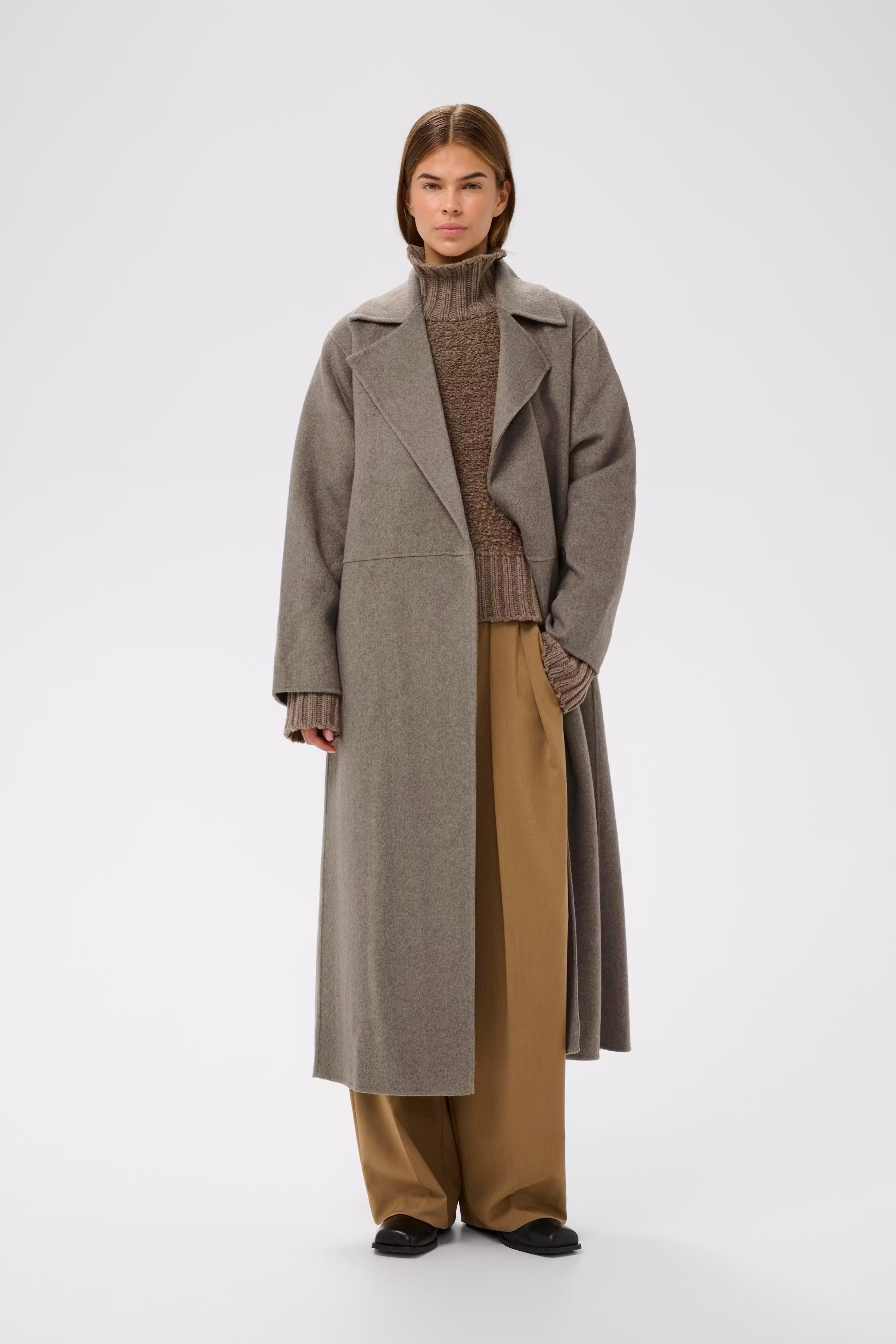 YillaIW Coat LOOKBOOK FRONT 30110608-1813041