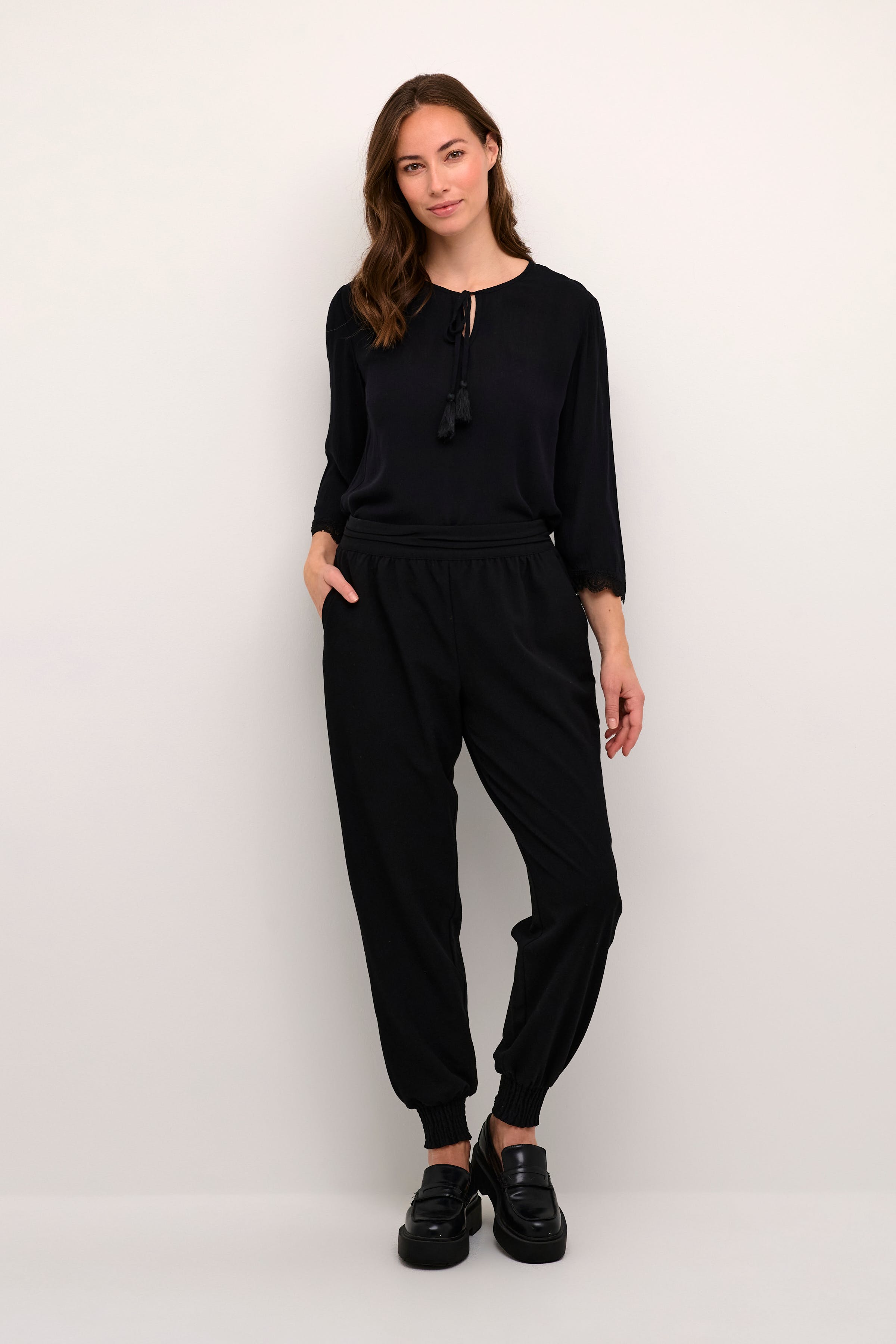 CRCharlott Hose LOOKBOOK FRONT 10608712-100120