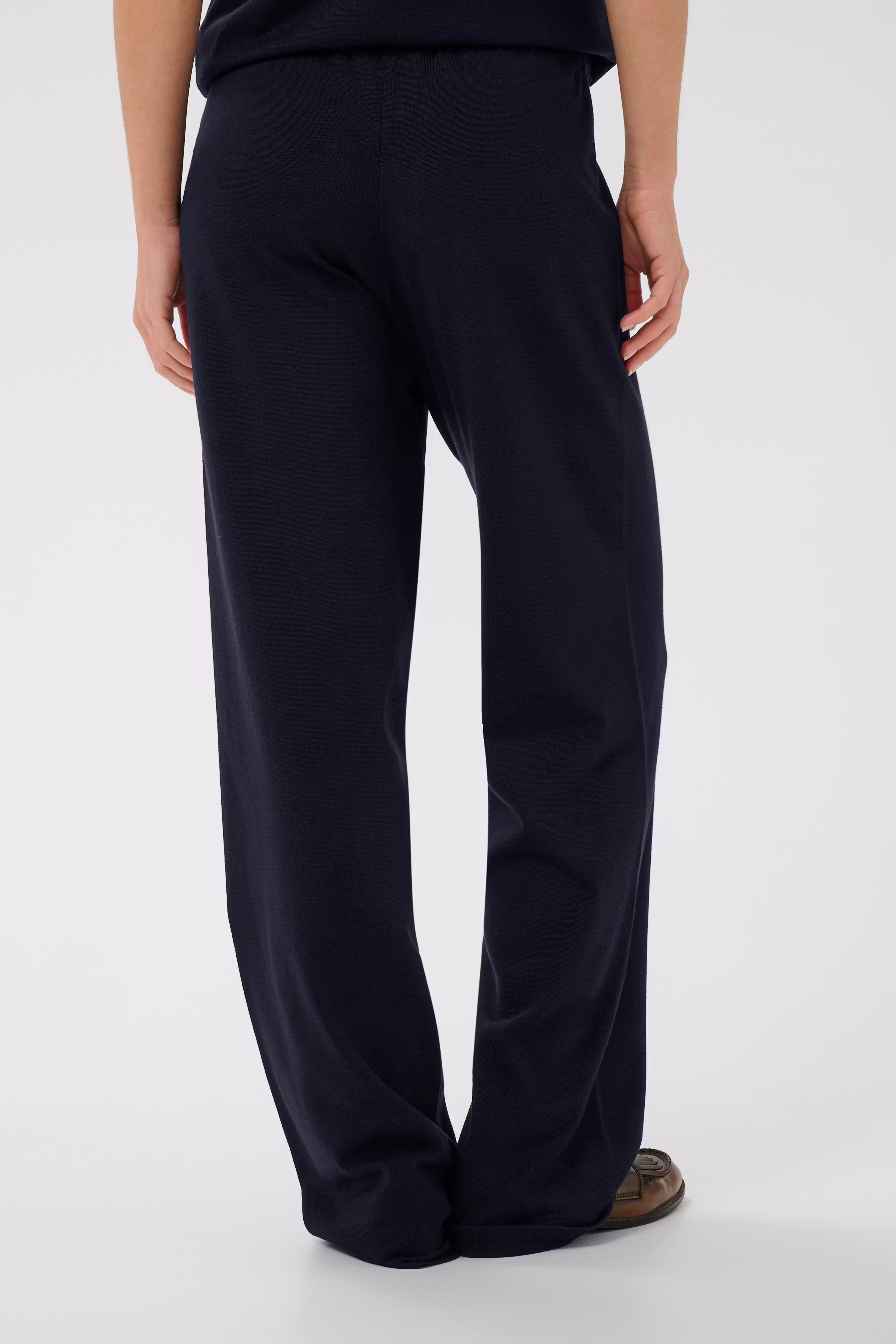 MilaSZ Hose LOOKBOOK BACK 30511095-193924