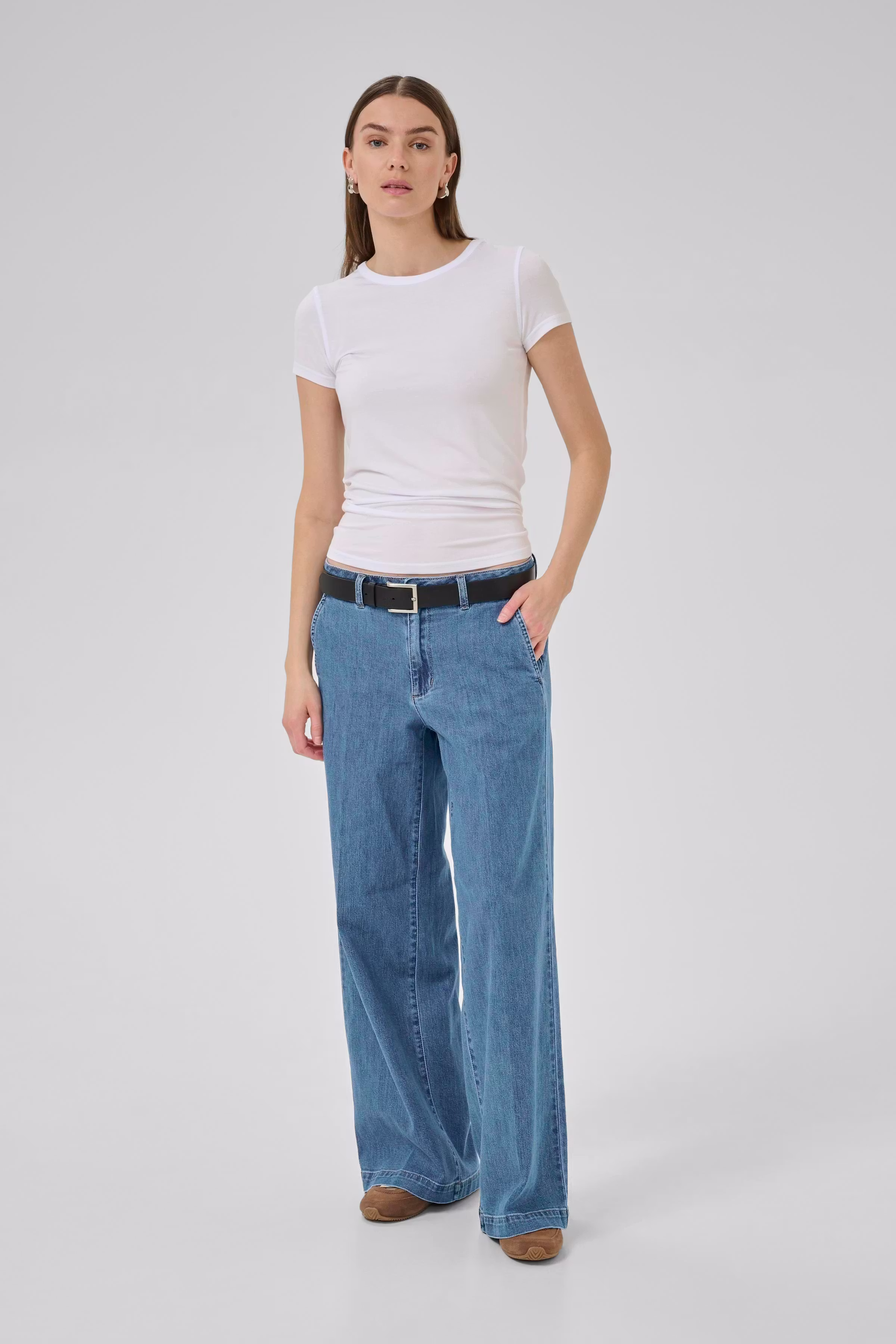 MWSoffi Mid X-Wide LOOKBOOK FRONT 10705238-100053
