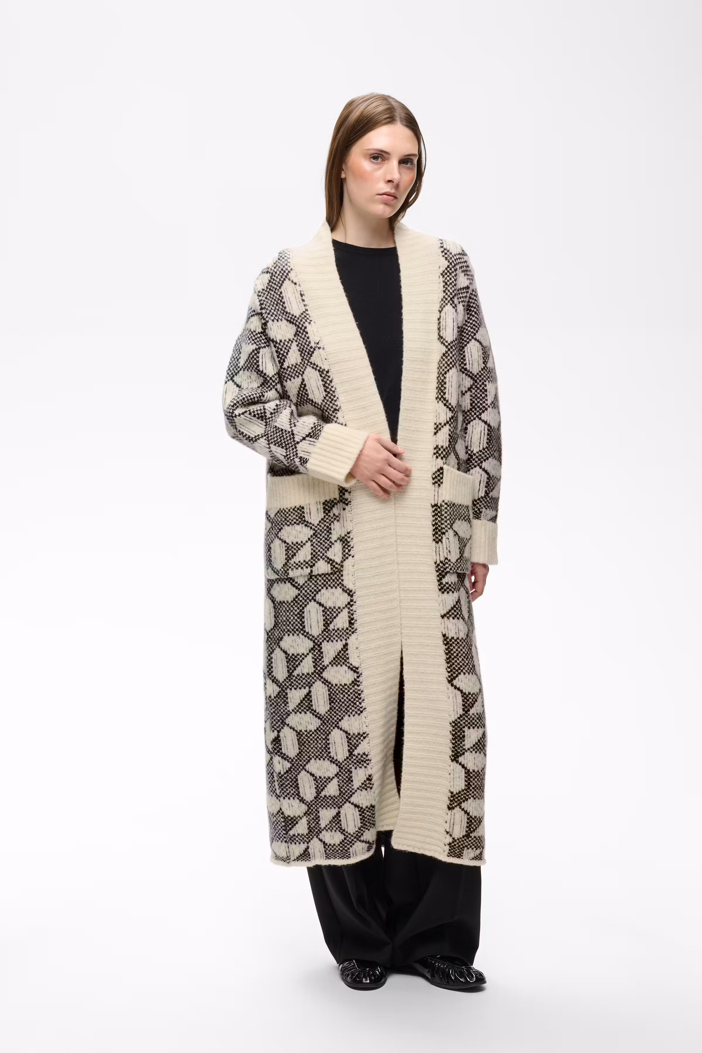 TULAIW Cardigan LOOKBOOK FRONT 30113081-900013271