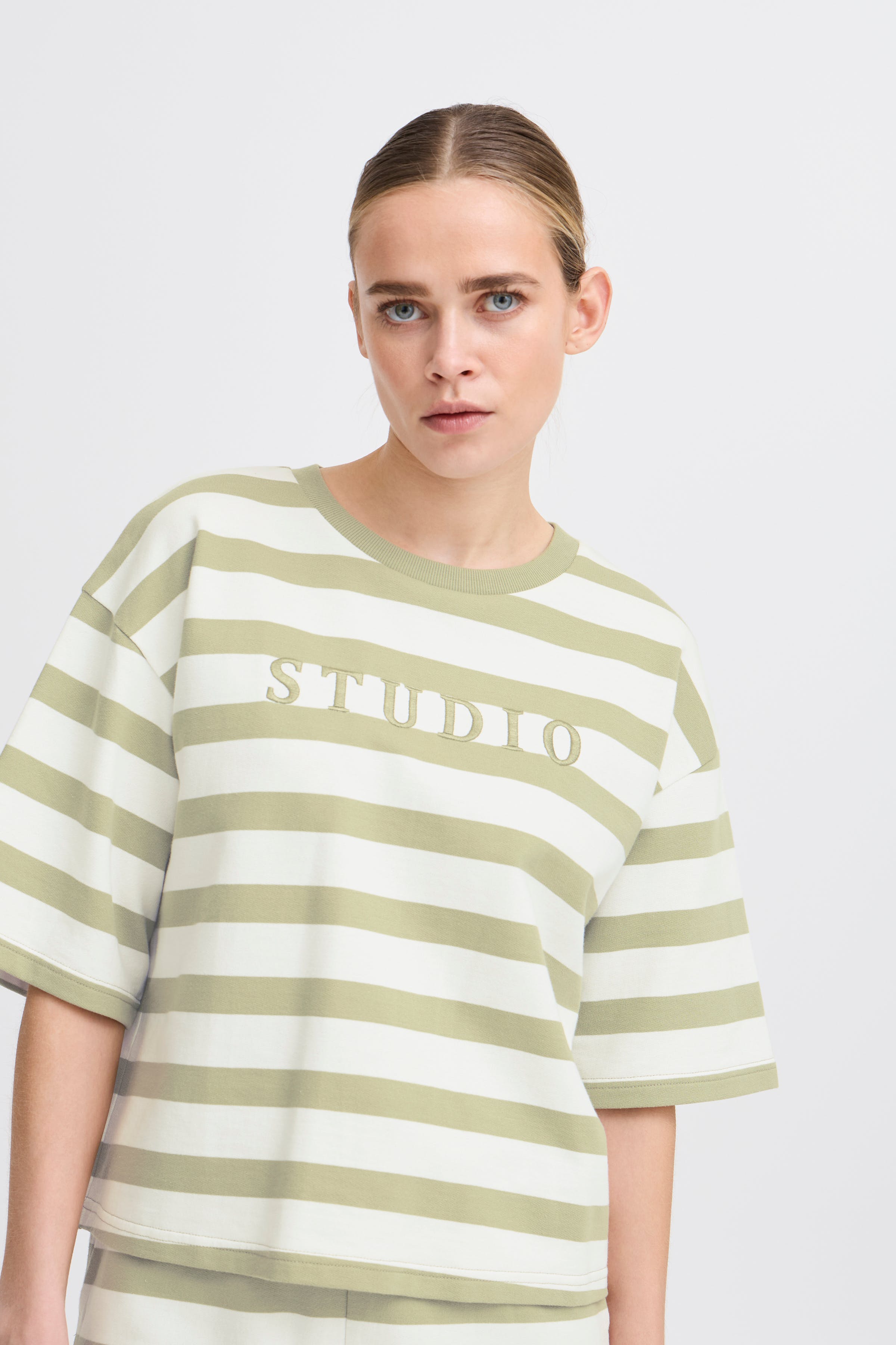 IHOCIE T-shirt LOOKBOOK DETAIL 20122776-204373