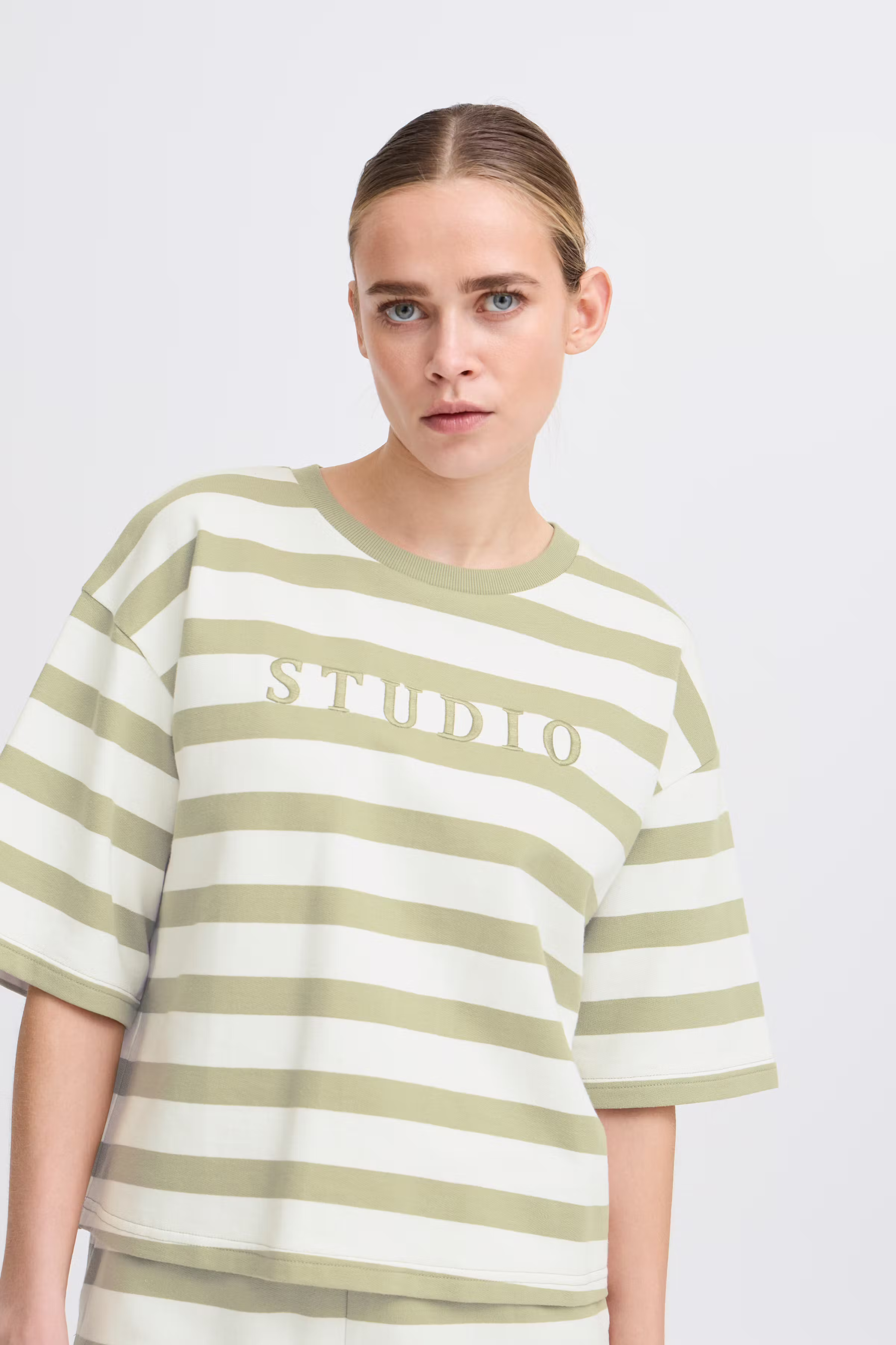 IHOCIE T-shirt LOOKBOOK DETAIL 20122776-204373