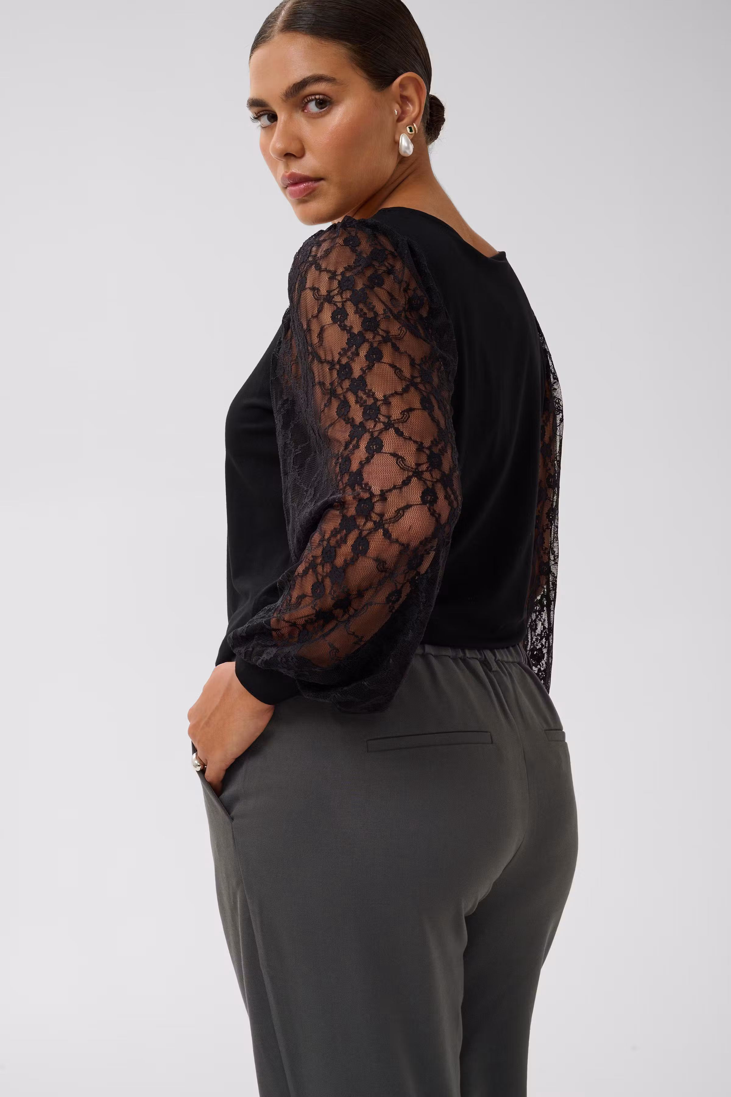 KCmerla Trousers LOOKBOOK DETAIL 10582231-190205