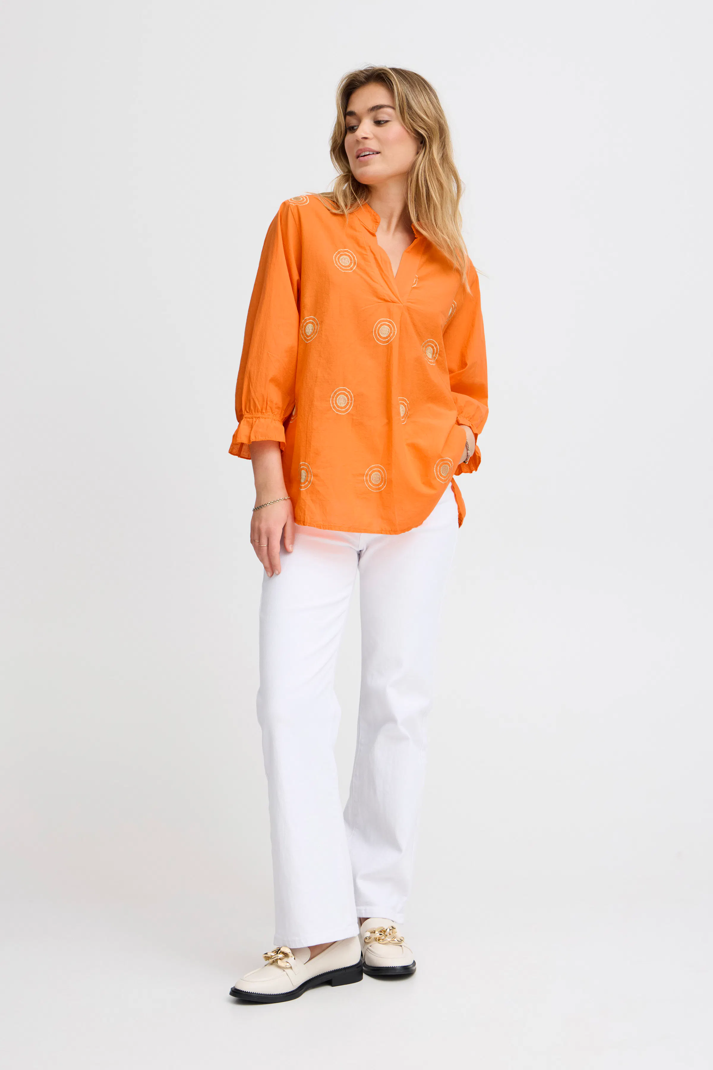 SBGILSA Bluse LOOKBOOK FRONT 22100563-161360