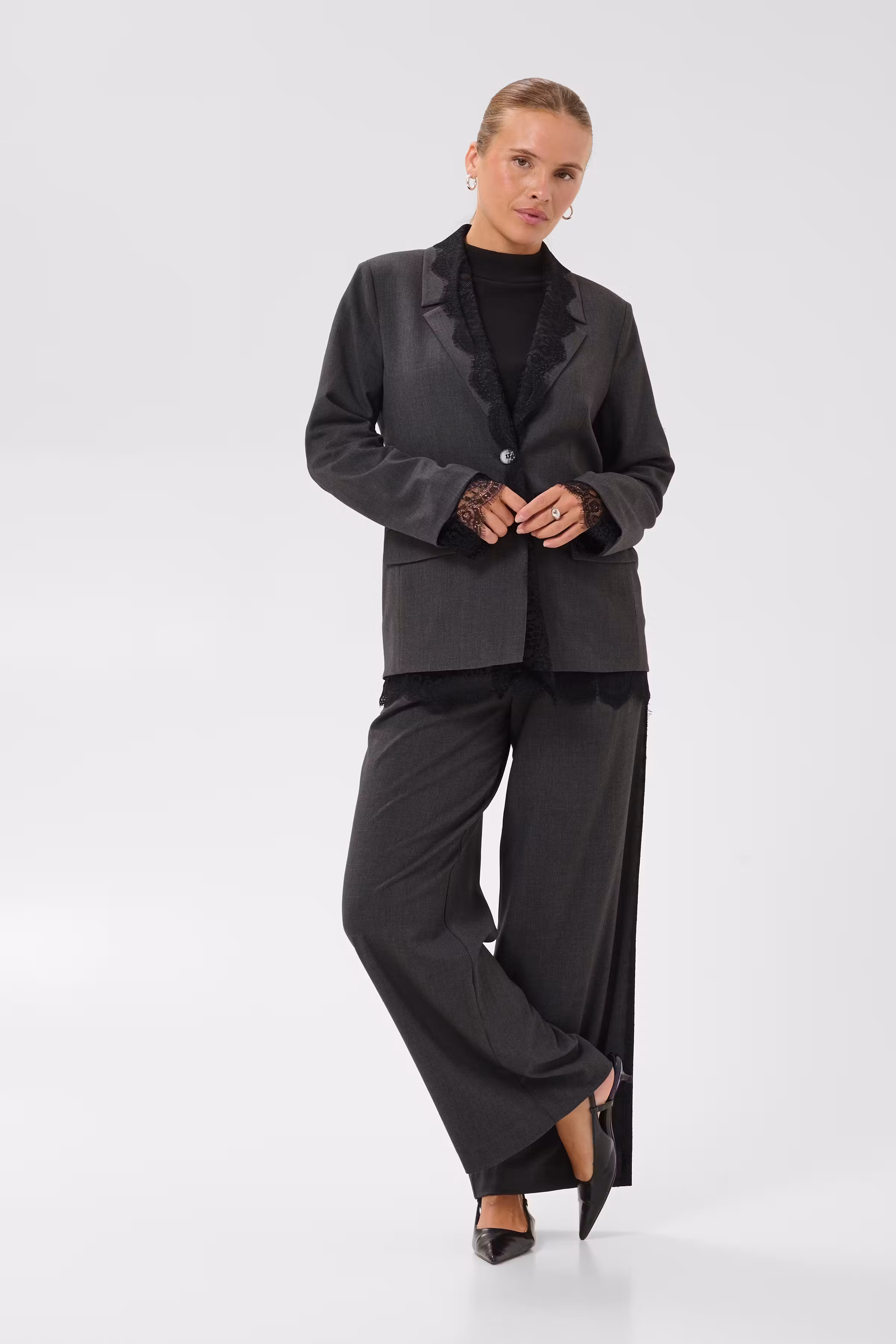 KArielle Bukser LOOKBOOK DETAIL 10512355-100125