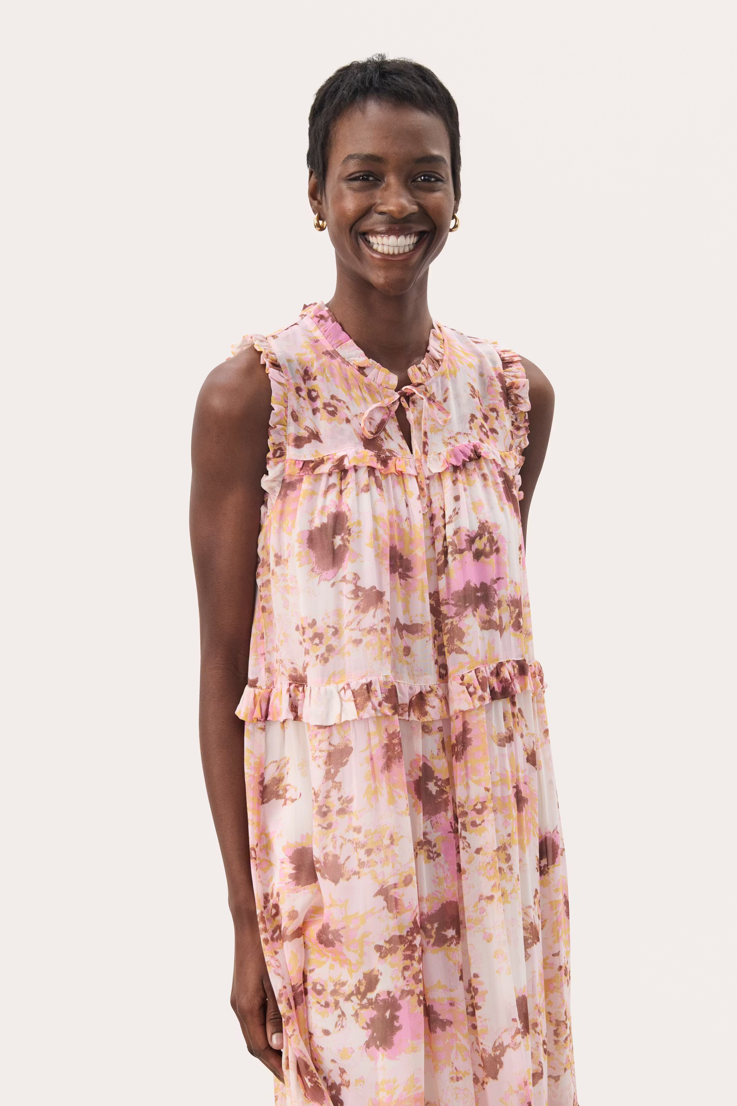 RiyanaPW Kjole LOOKBOOK FRONT 30309622-303767