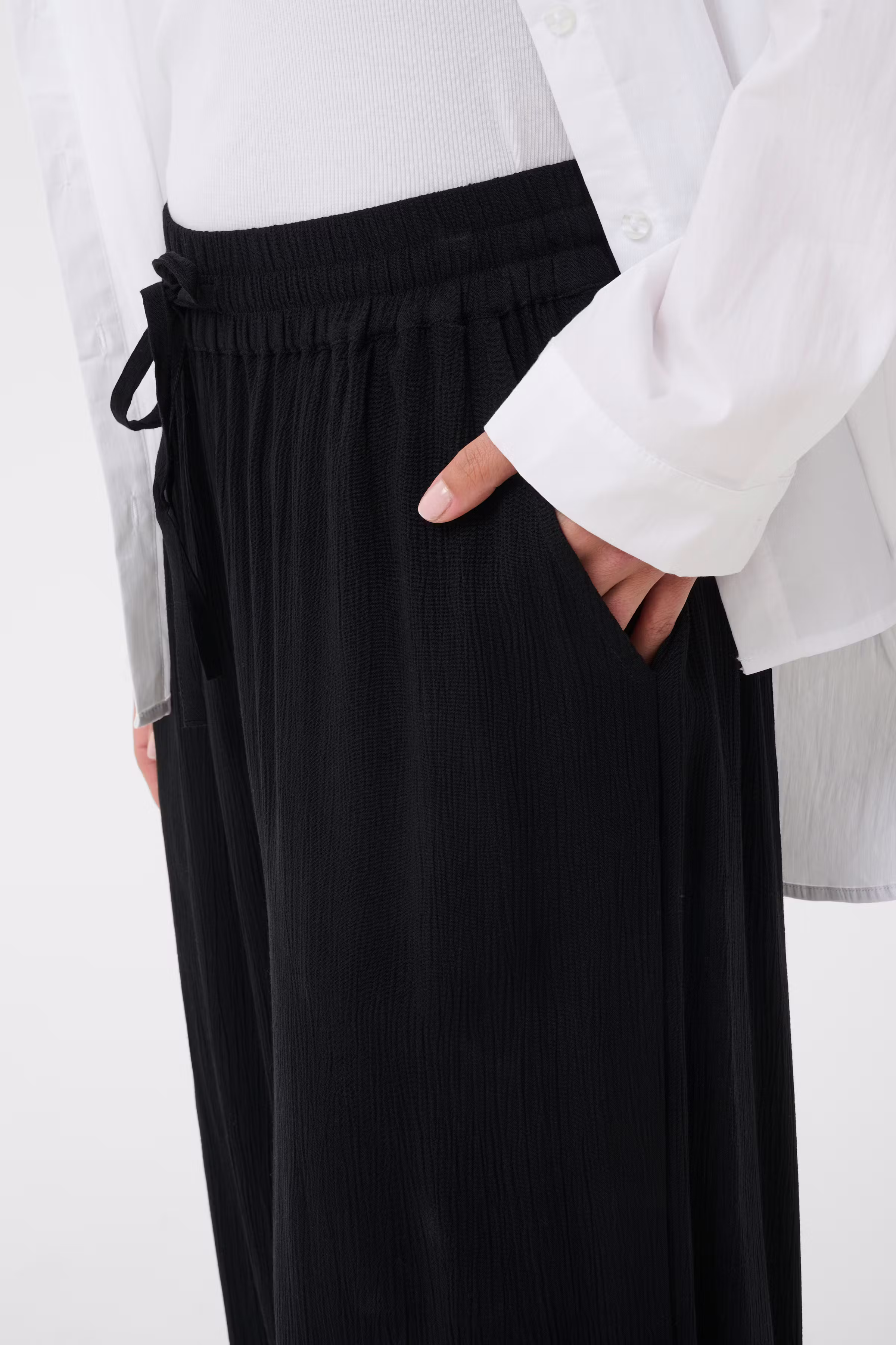 KAmeredith Bukser LOOKBOOK DETAIL 10512425-100121