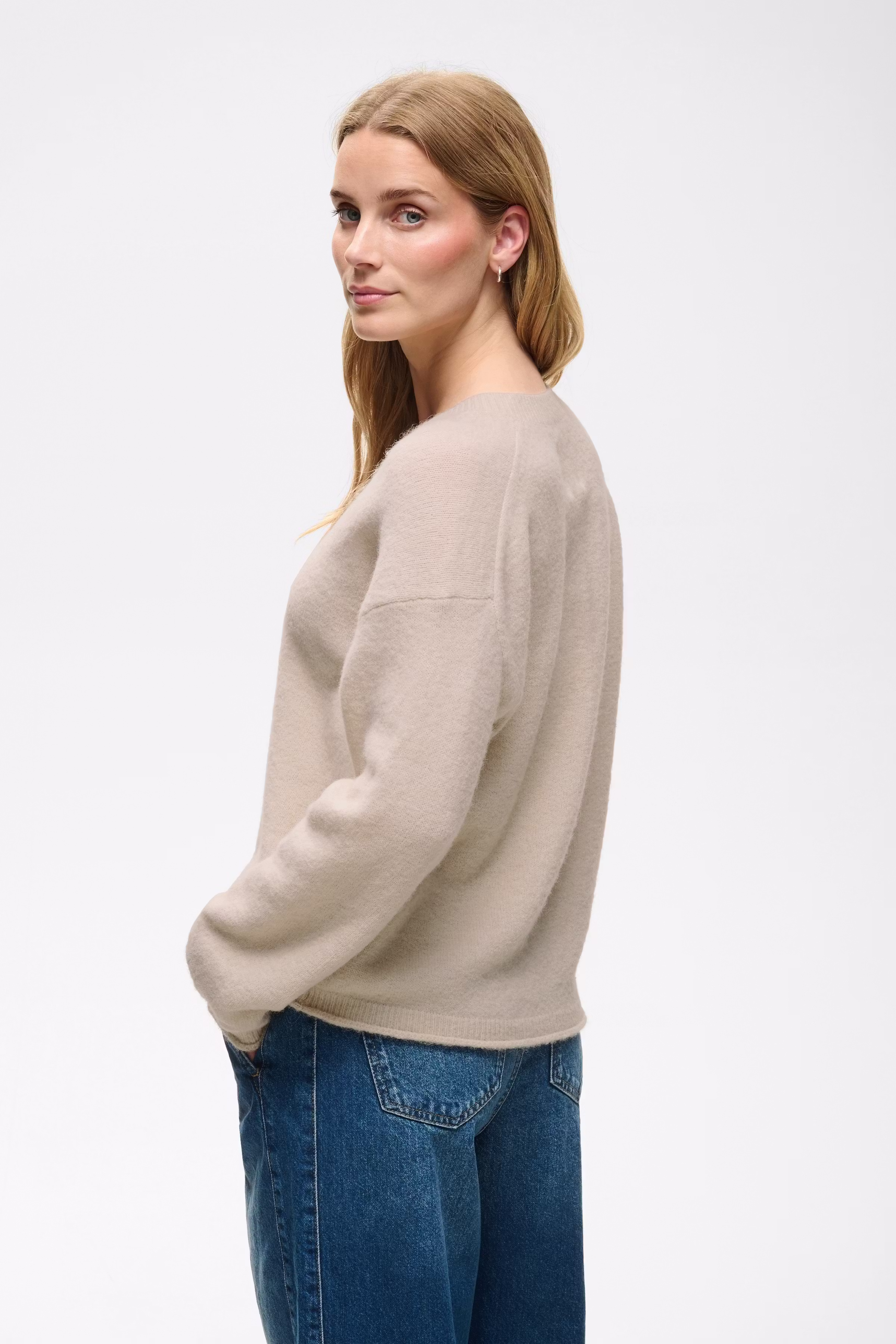 ChanillaPW Pullover LOOKBOOK BACK 30310842-130400