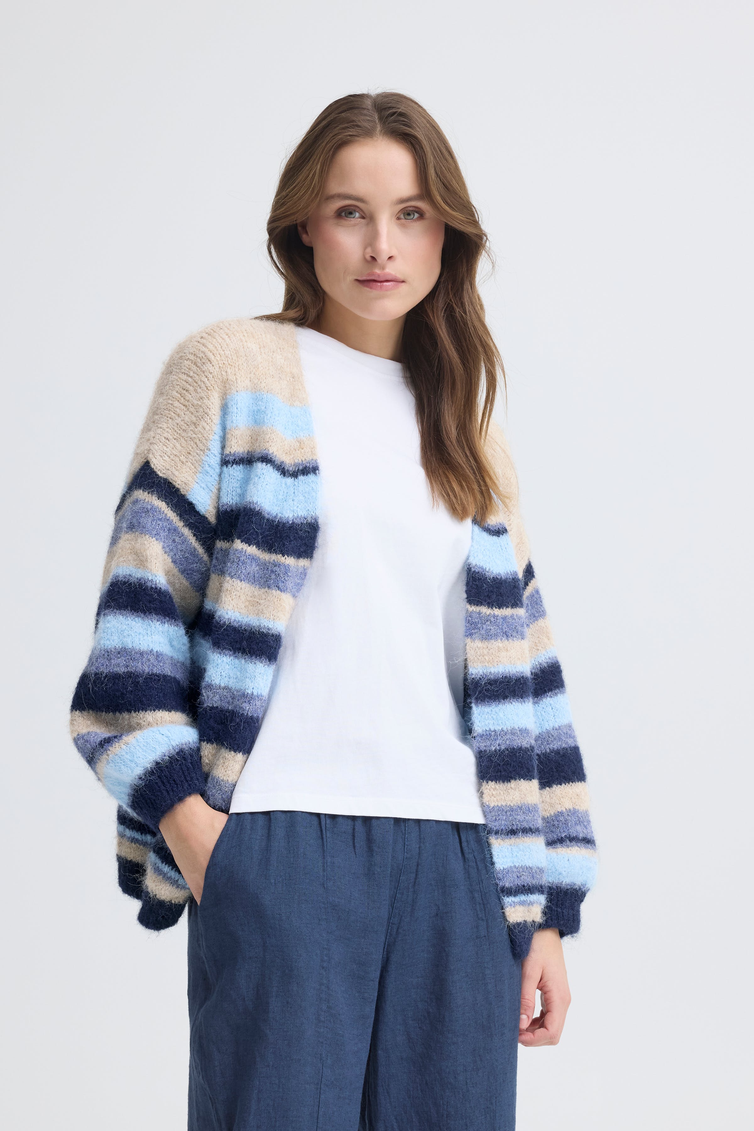 SBXBINA Cardigan LOOKBOOK FRONT 22101184-193923