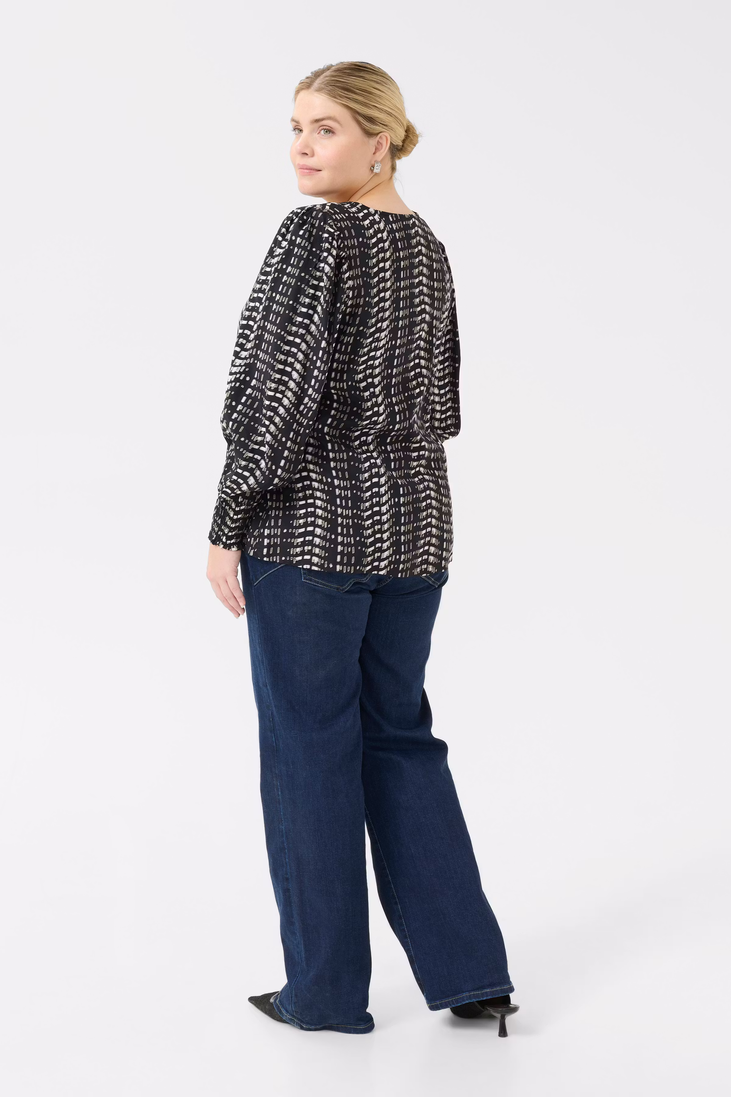 KCalicia Blus LOOKBOOK BACK 10582850-106972