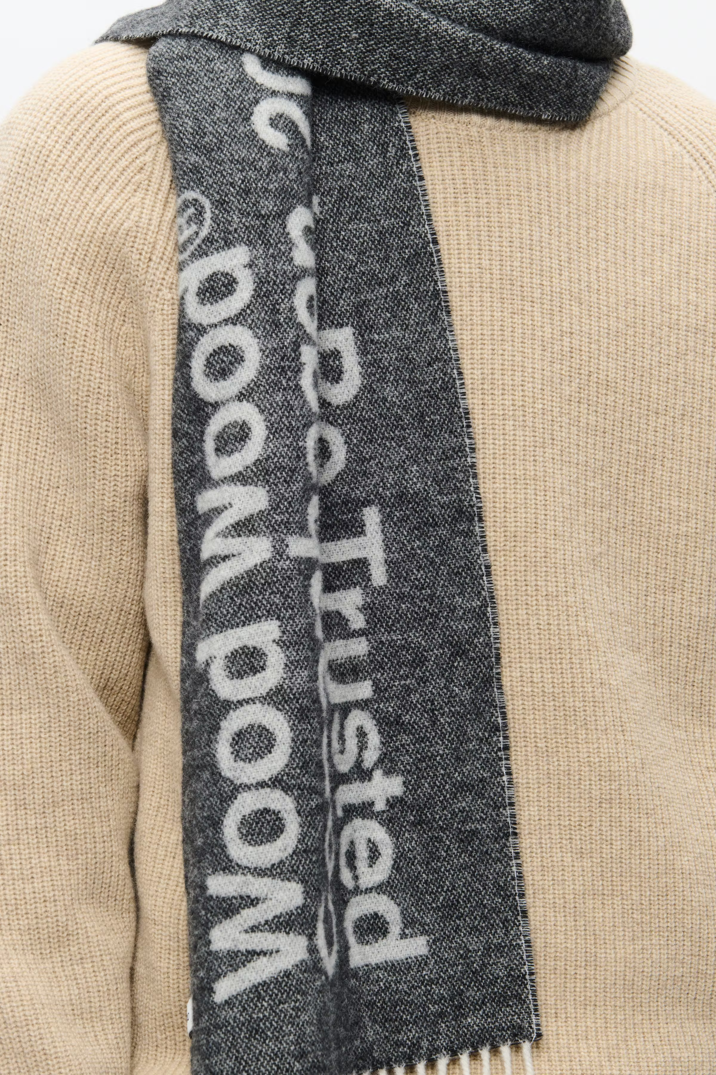 WWCody Scarf LOOKBOOK DETAIL 30251806-190203