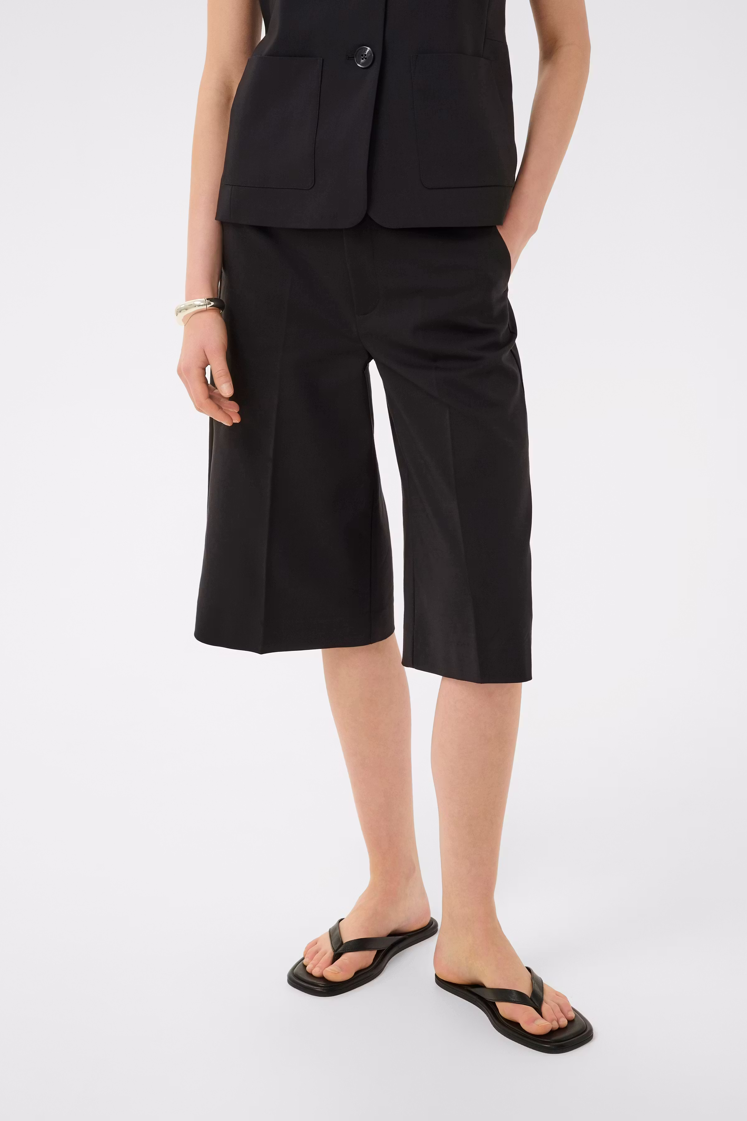 ZELLAIW Shorts LOOKBOOK FRONT 30112628-194008