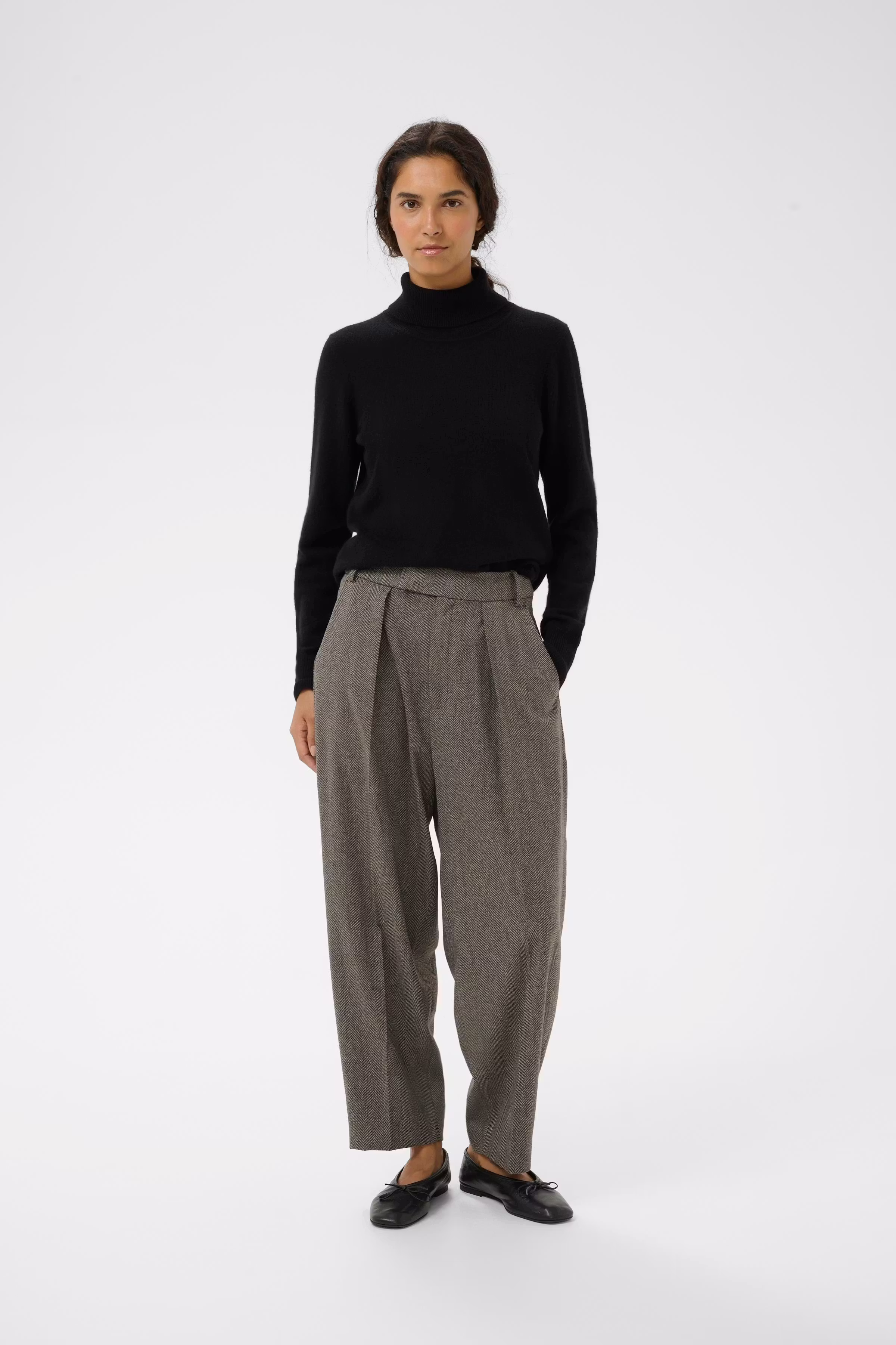 KahlaIW Pleated Hose LOOKBOOK FRONT 30109734-191518