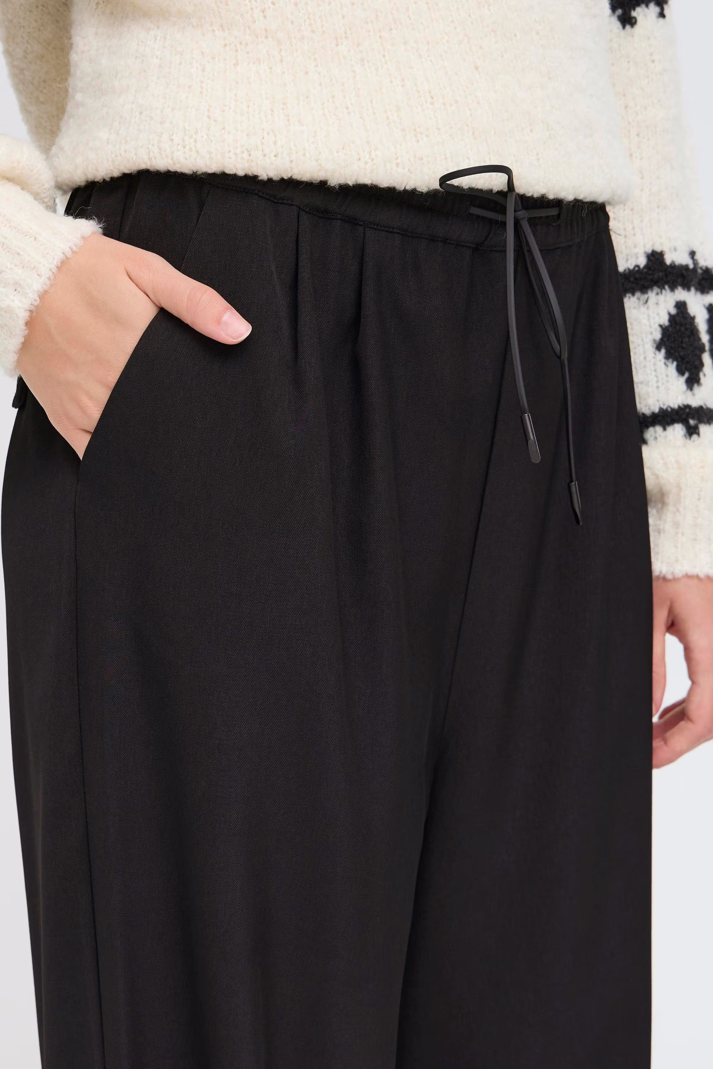 IHECALA Bukser LOOKBOOK DETAIL 20124450-194008