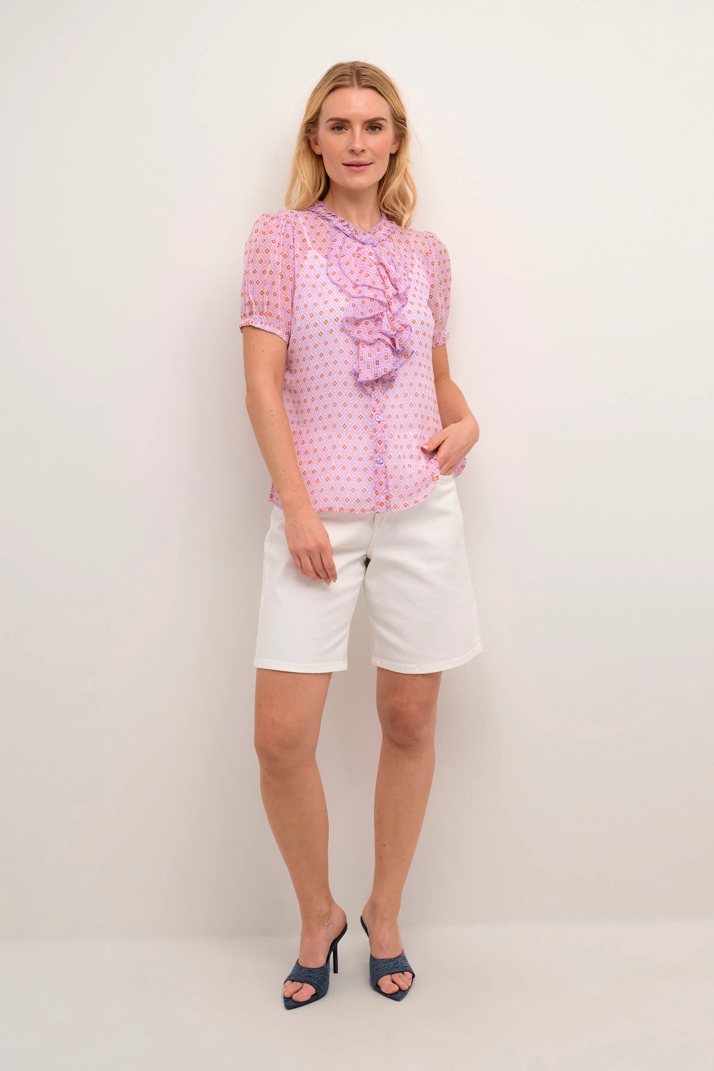 CRKinia Blouse LOOKBOOK FRONT 10609766-105831