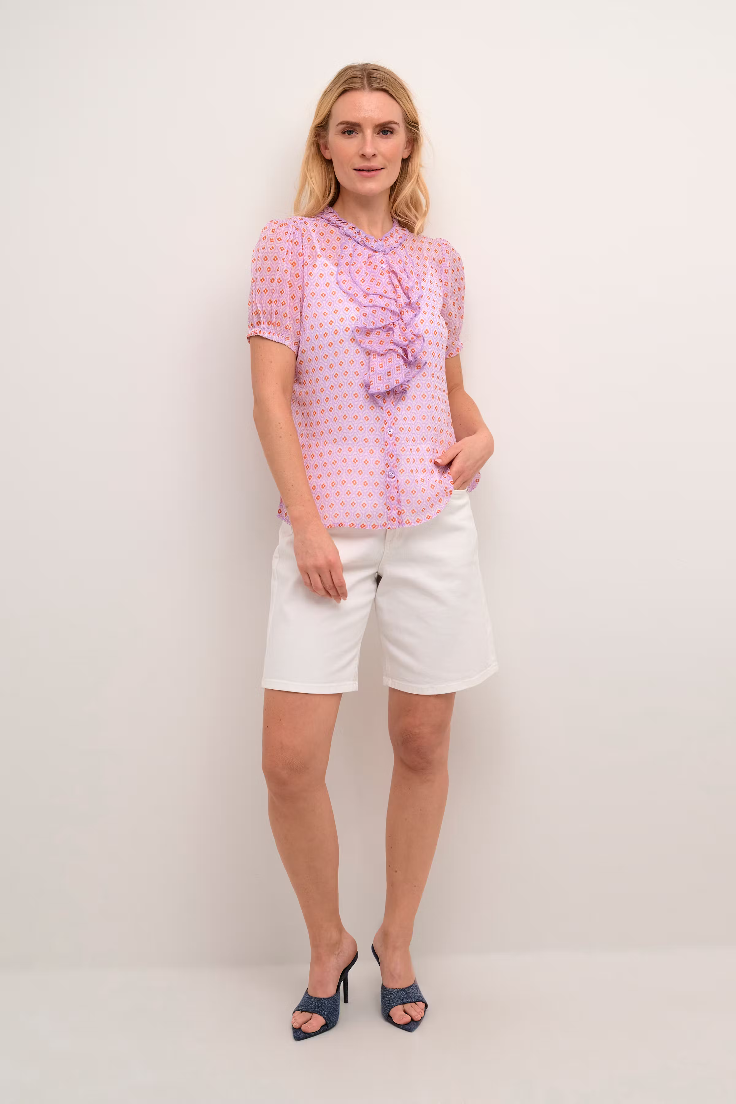 CRKinia Blouse LOOKBOOK FRONT 10609766-105831