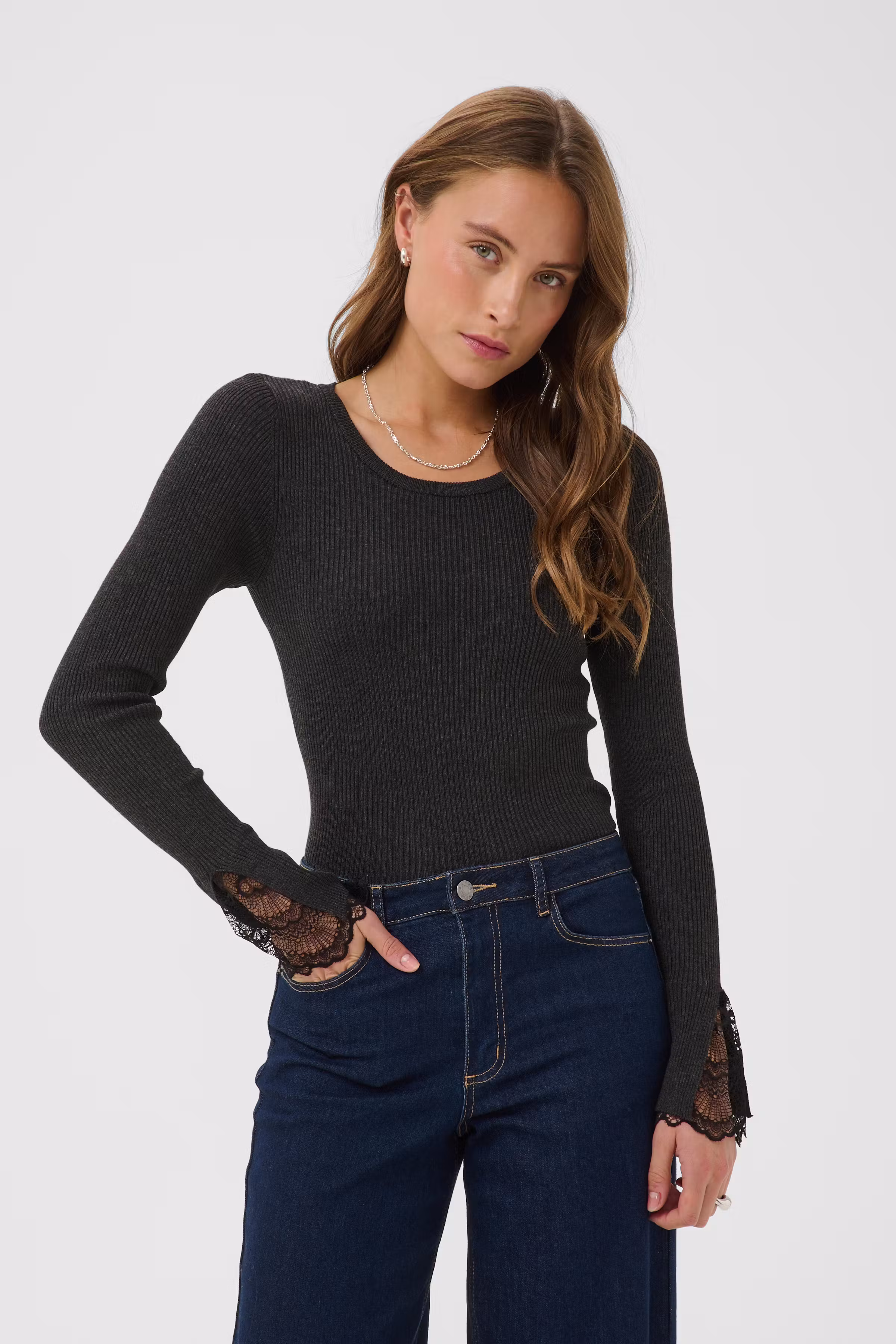 KAamalia Bluse LOOKBOOK FRONT 10512522-100125