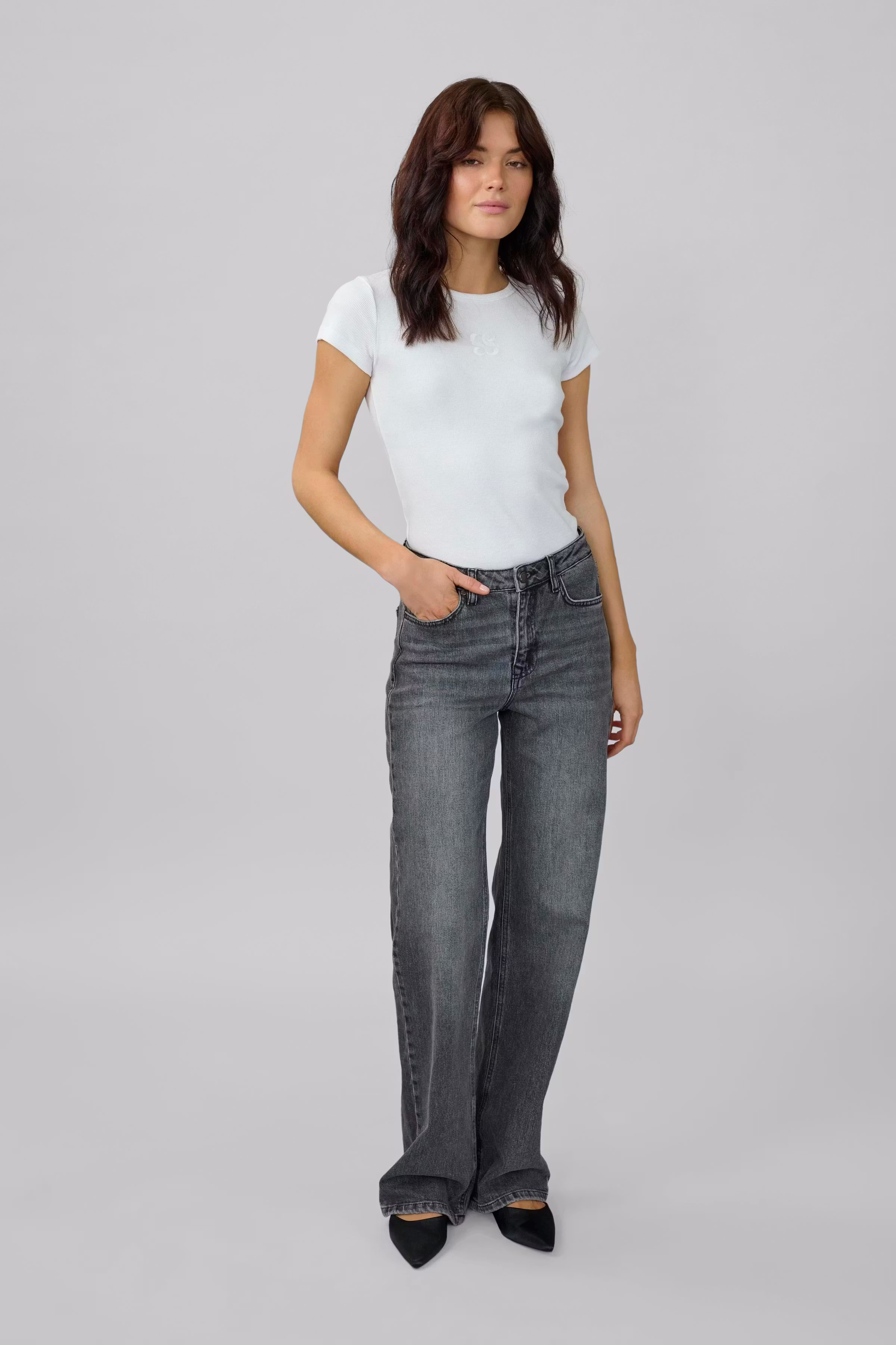 09 THE MANDY TEE LOOKBOOK FRONT 10704859-110601