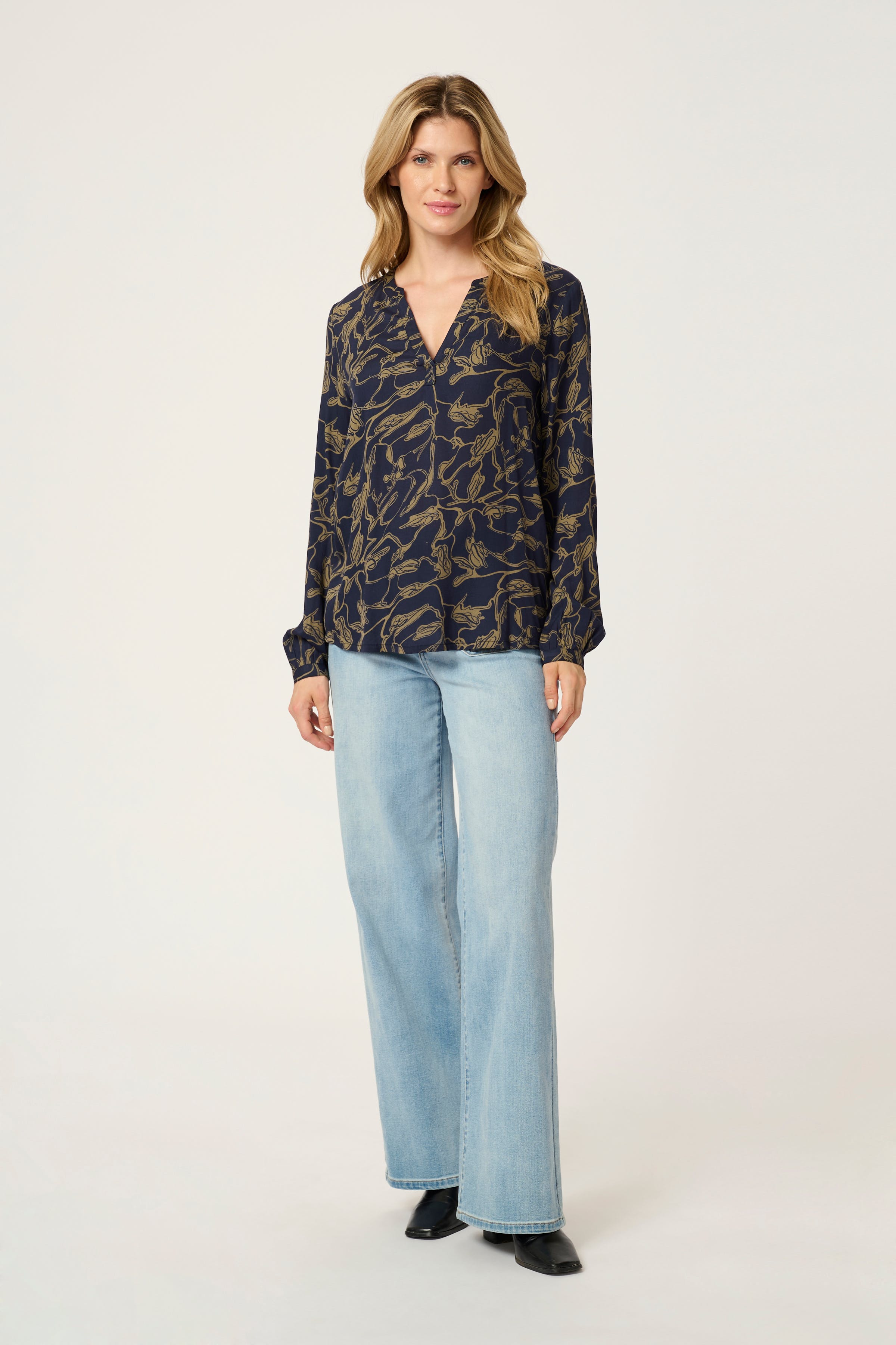 KAelse Bluse LOOKBOOK FRONT 10508677-105688